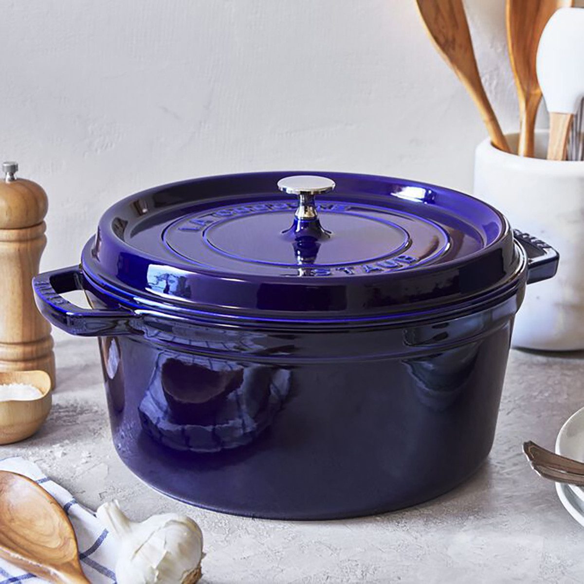 Staub Kochtopf Staub La Cocotte Cocotte, 28 cm Dunkelblau rund Gusseisen Dunkelblau, (1-tlg)