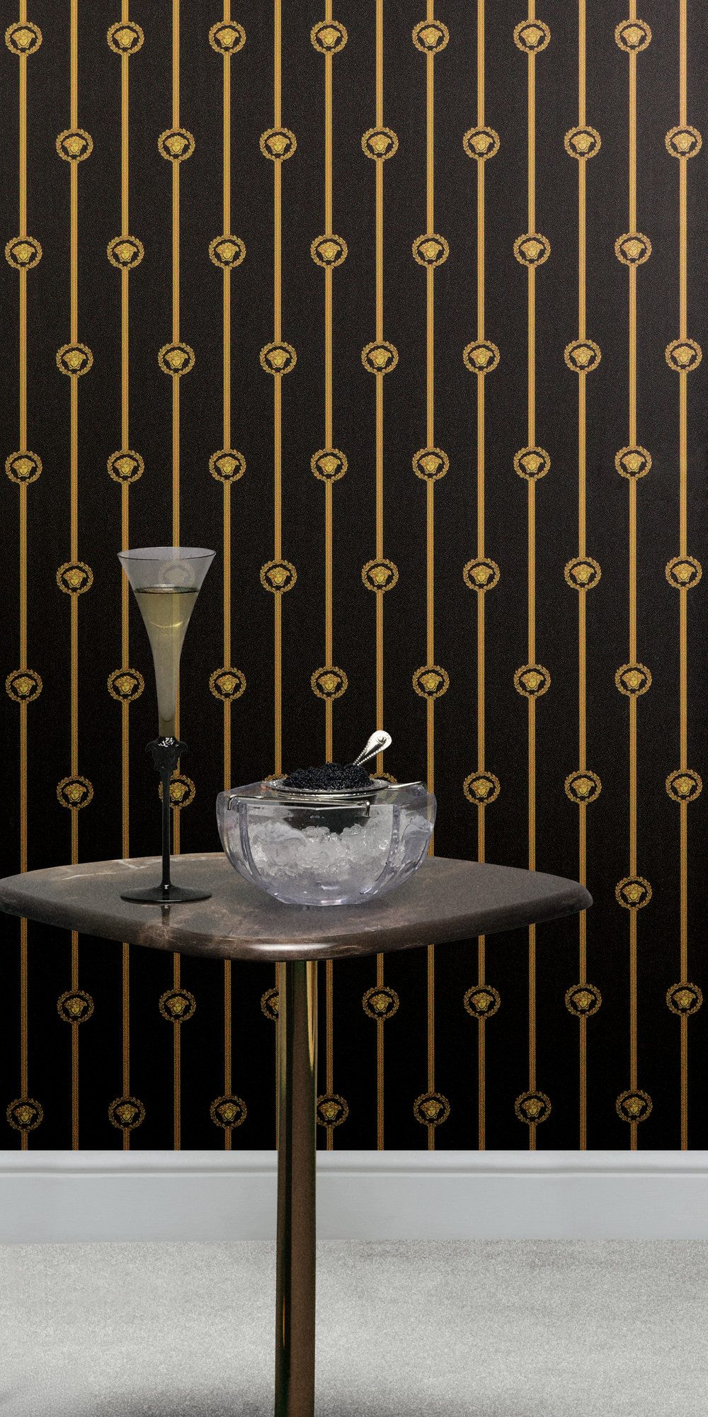 Versace Vliestapete Versace 6 I Love Baroque –, geprägt, 3D-Optik, Barock, Motiv, (1 St), Elegantes Streifendesign mit ikonischen Medaillons & feinem Glanz