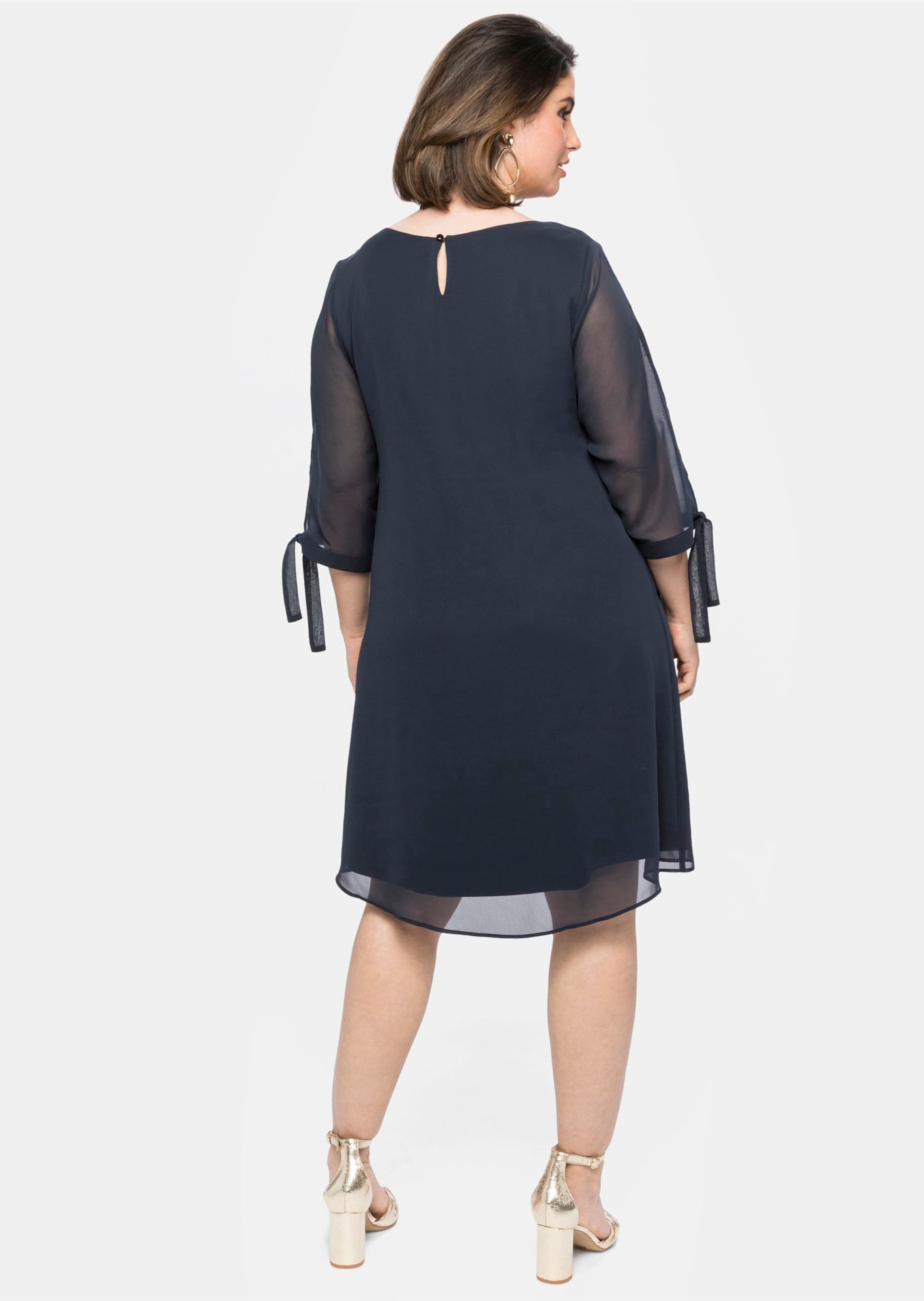 Sheego Etuikleid Chiffonkleid 3/4-Arm im Lagenlook, mit geschlitztem Ärmel