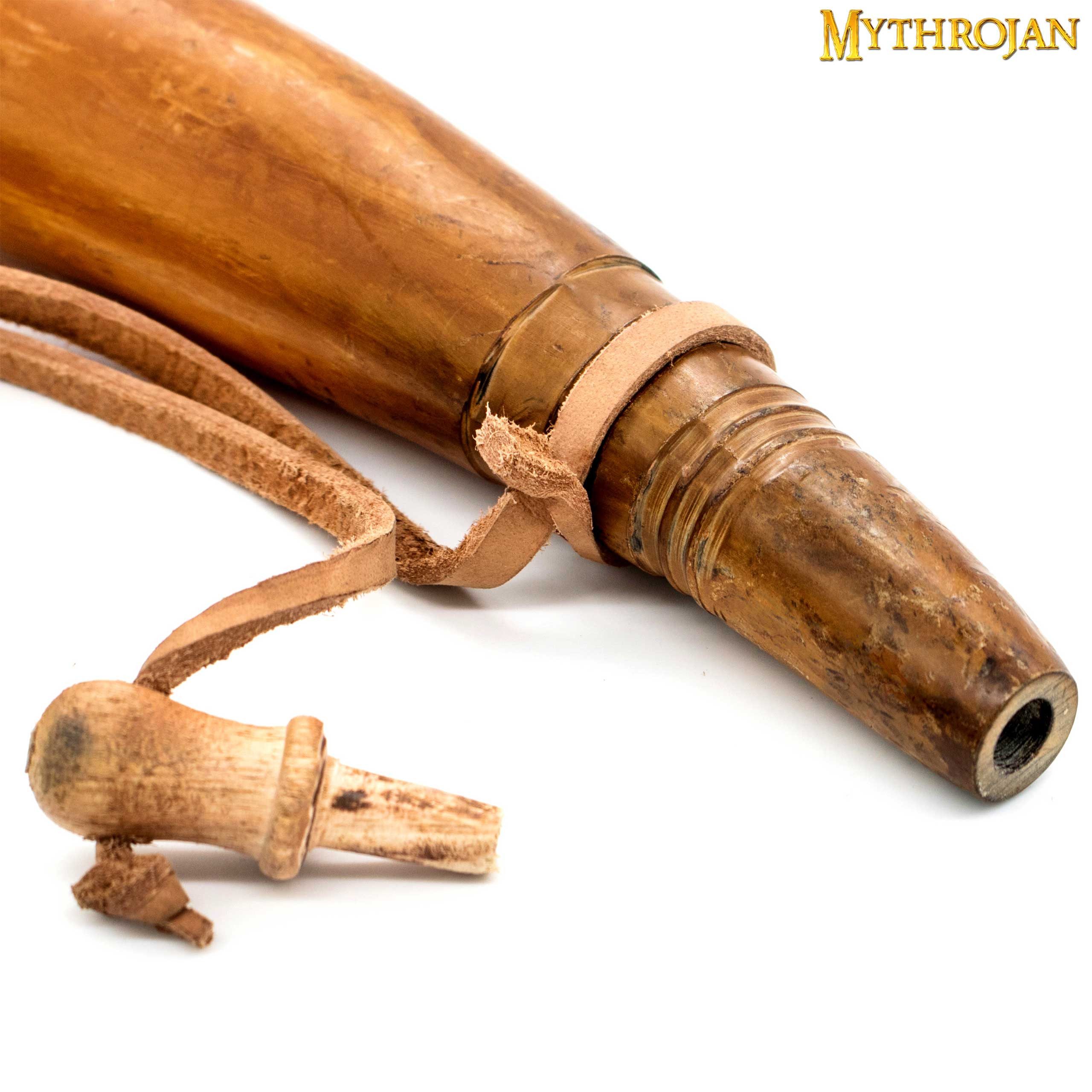 Mythrojan Ritter-Kostüm Geschnitztes Pulverhorn mit Lederriemen