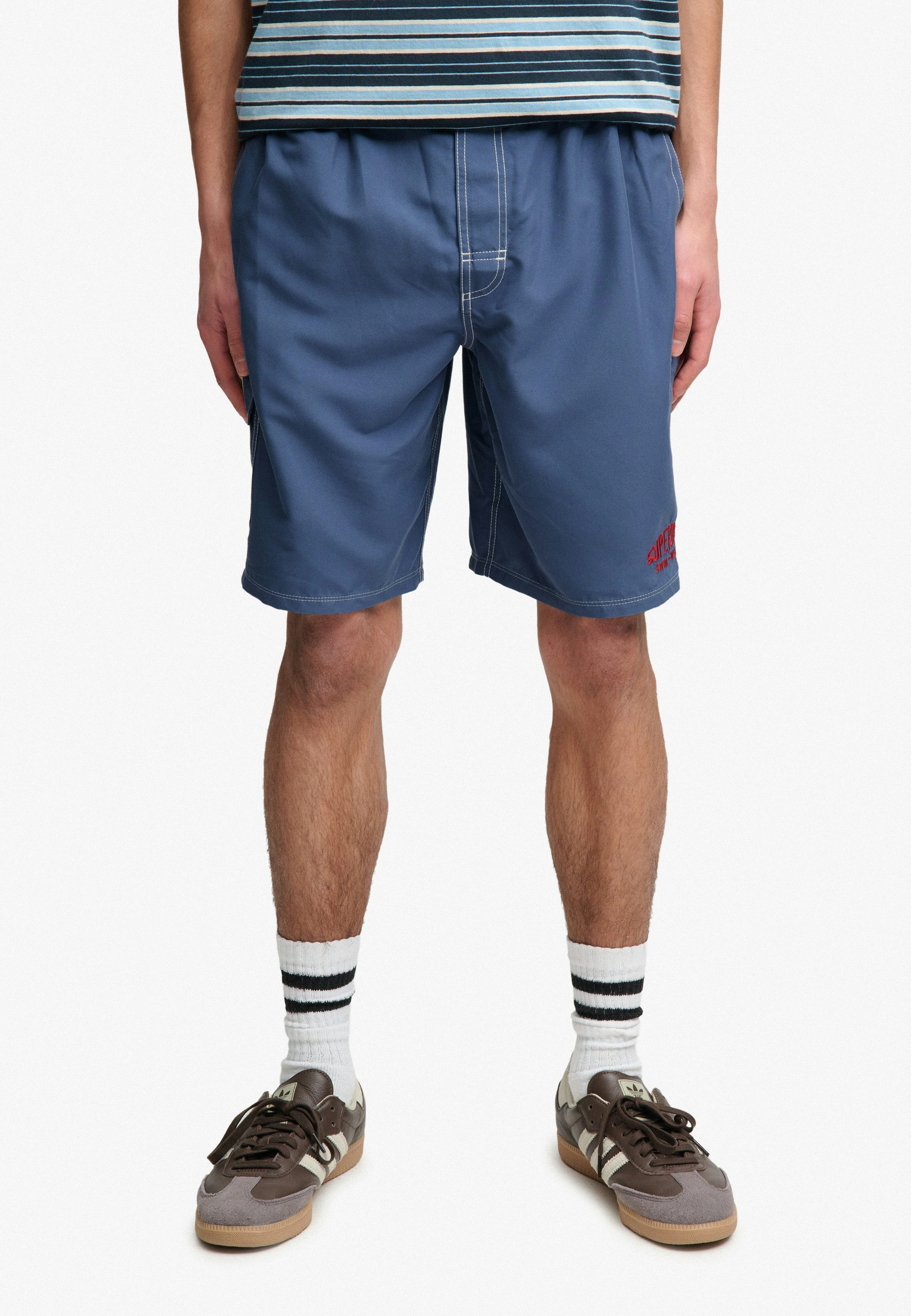 Superdry Badeshorts CARGO 19 BOARDSHORT lockere Passform, aus Polyester, unifarbenes Design