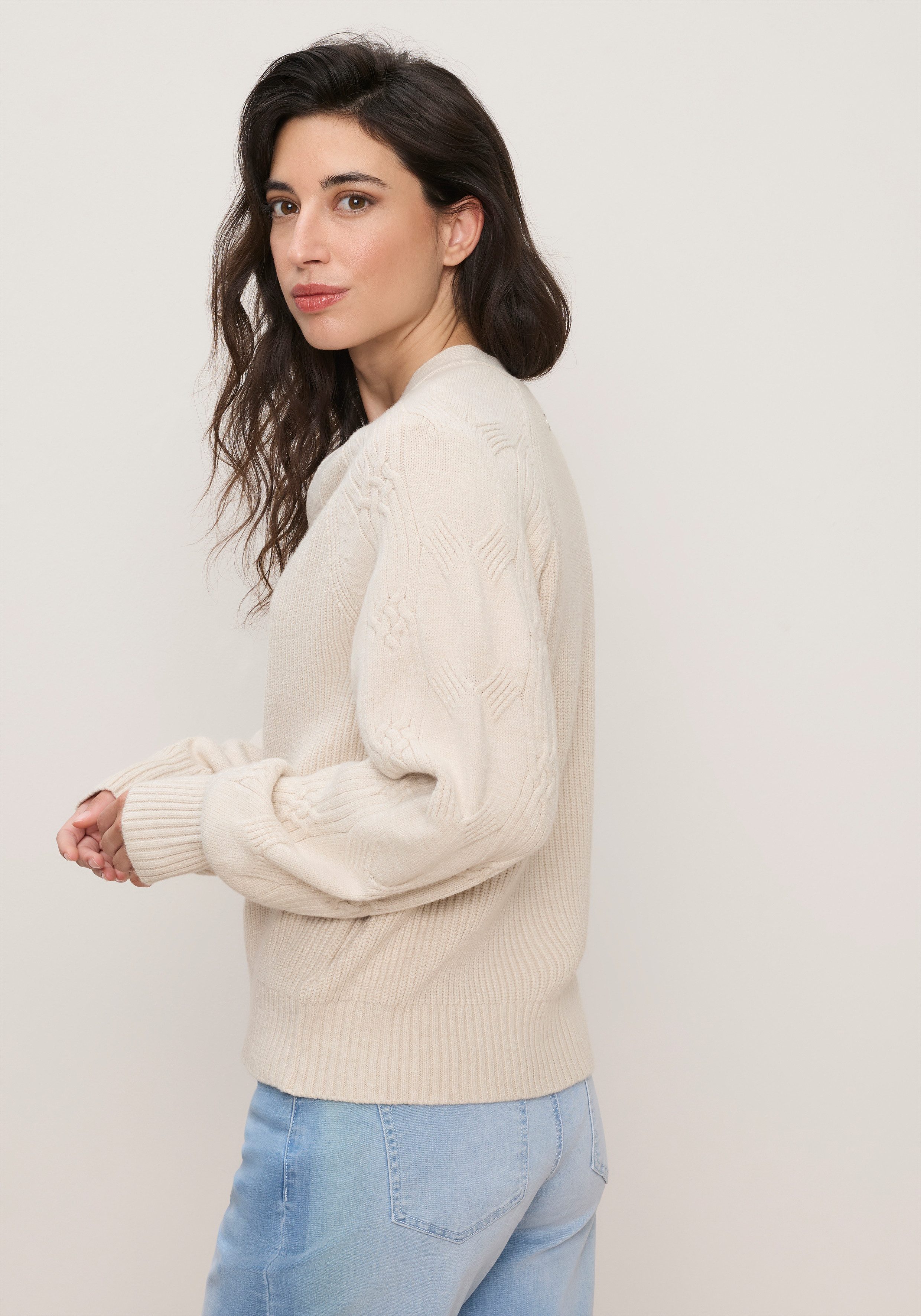 Tamaris Strickjacke mit V-Ausschnitt und Zopfstrickmuster aus weicher Viskosemischung