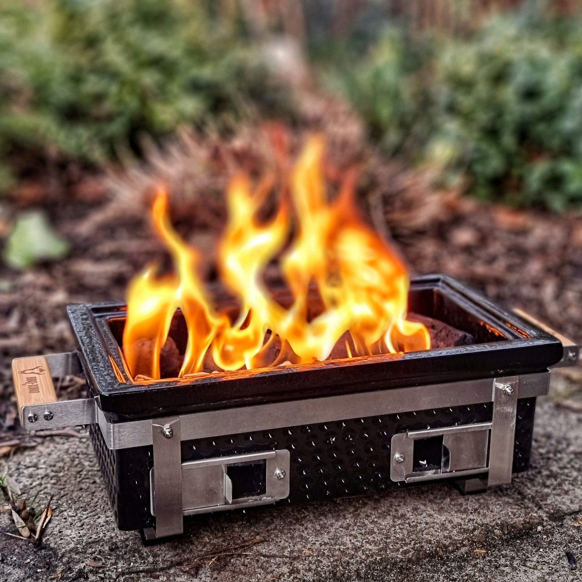 BBQ-Toro Keramikgrill Tischgrill mit Holzunterlage, Outdoor Hibachi Grill für Camping