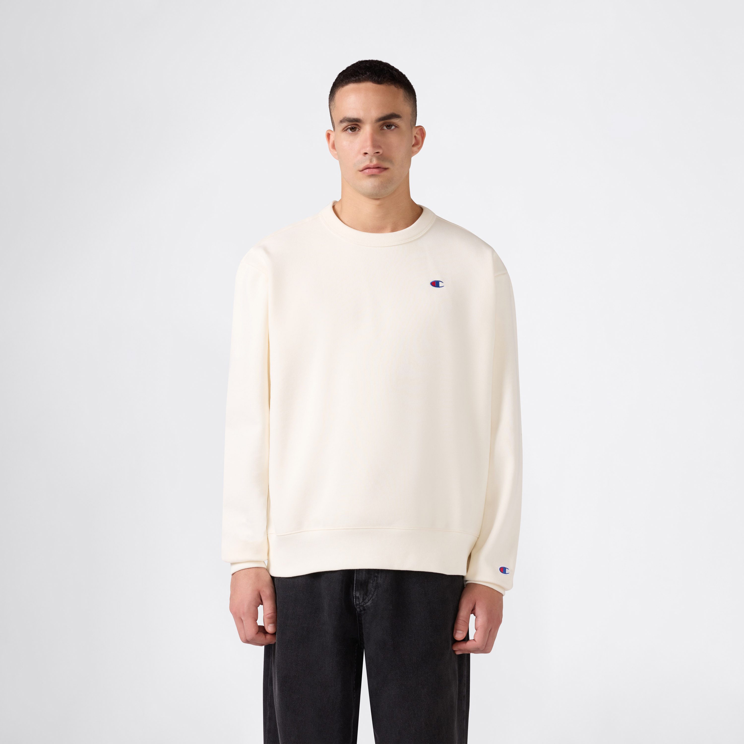 Champion Sweatshirt SPORTWEAR CREWNECK Relax Fit Langarm-Design, Crewneck-Ausschnitt, aus Baumwolle und Polyester
