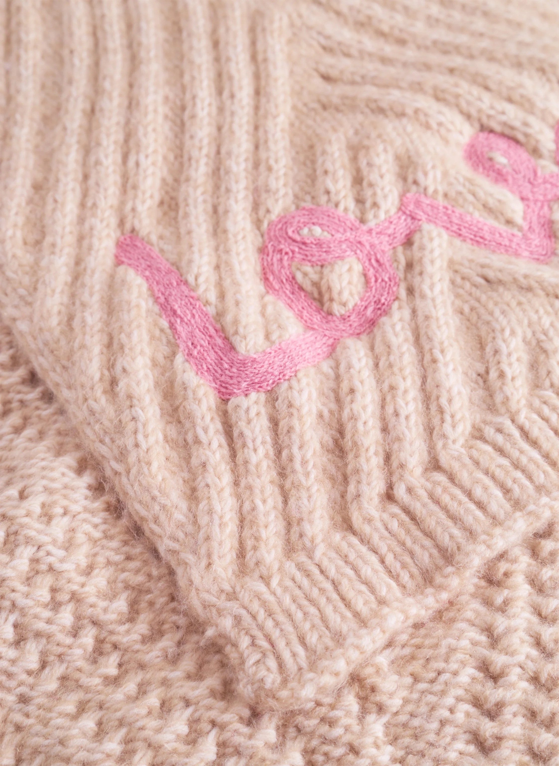 Codello Strickschal Codello Schal mit LOVE-Stickerei, Love-Stickerei