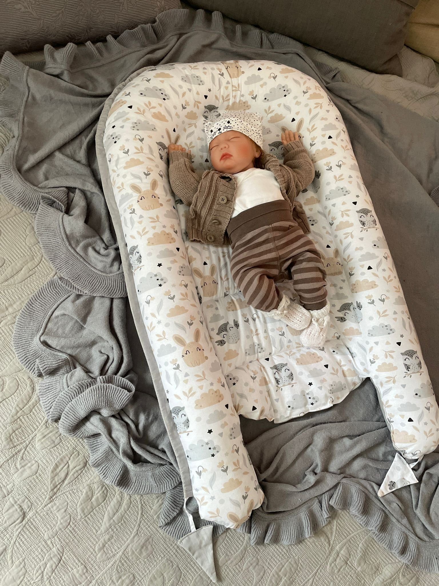 Loolay Bettnestchen BIO BAUMWOLLE BABYNEST Babykokon Neugeborene Babyaustattung SET, (4 Jahreszeiten Kuschelnest Reisebett SOLO/ o. im Premium SETS, 1-tlg., MUSTER: HASE Beige/ GRAU Nestchen 100% Baumwolle), LOOLAY® - 100% Europäische Stoffe und Kleinserien-Nähen!