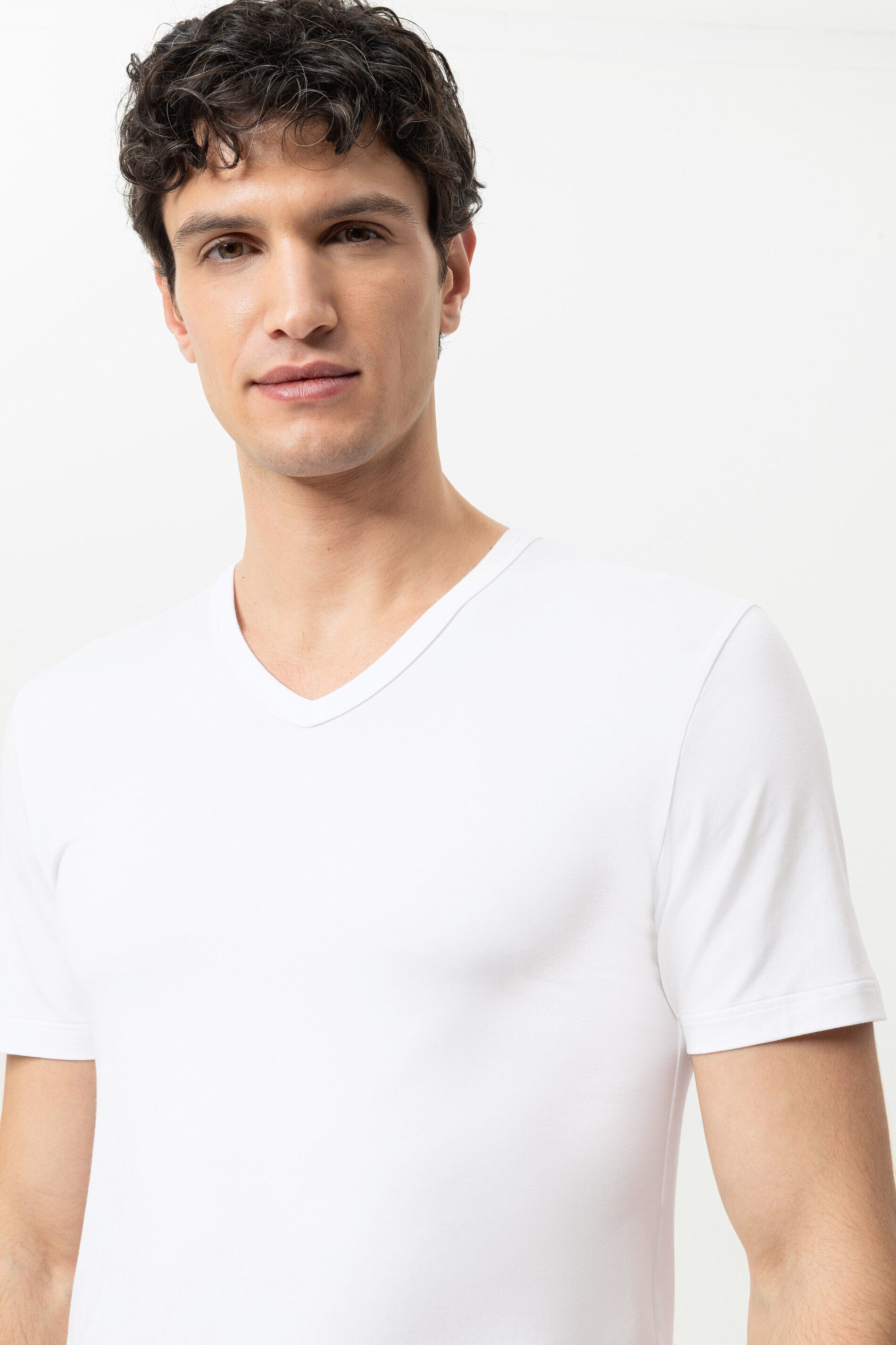Mey Unterziehshirt Mey Herren Das Drunterhemd - V-Neck, Slim fit Ser (1-St) Das originale mey Drunterhemd - innovativ & hochfunktional