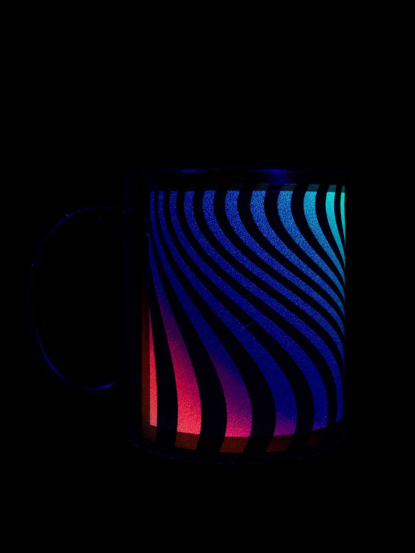 Motiv UV-aktiv, Keramik, "Neon unter Schwarzlicht PSYWORK Cup Waves", Tasse leuchtet Fluo Tasse Neon