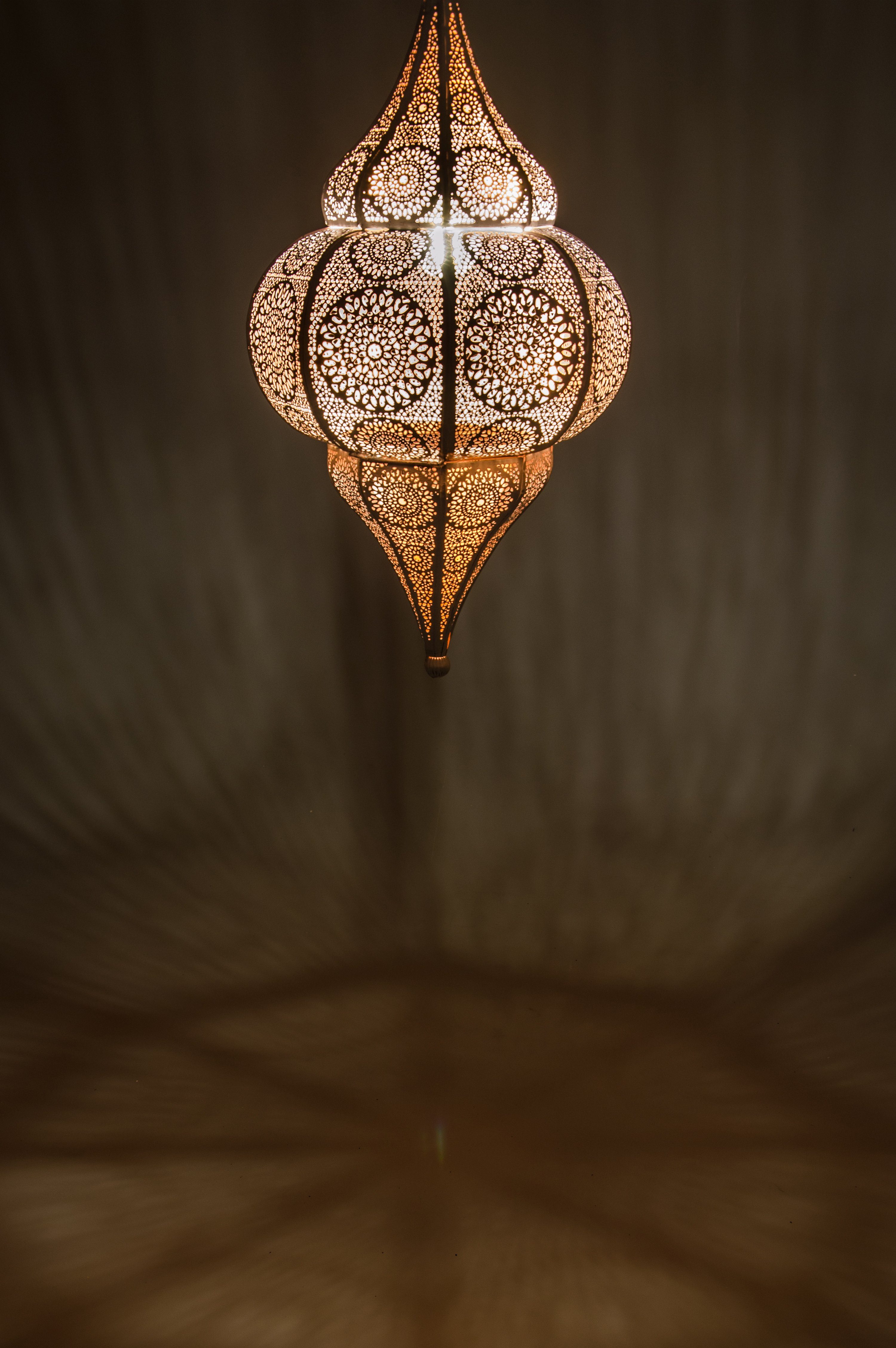 Marrakesch Orient & Mediterran Interior Pendelleuchte Orientalische Hängelampe Lunar handgefertigt aus Metall in Weiß 40 cm, Handarbeit