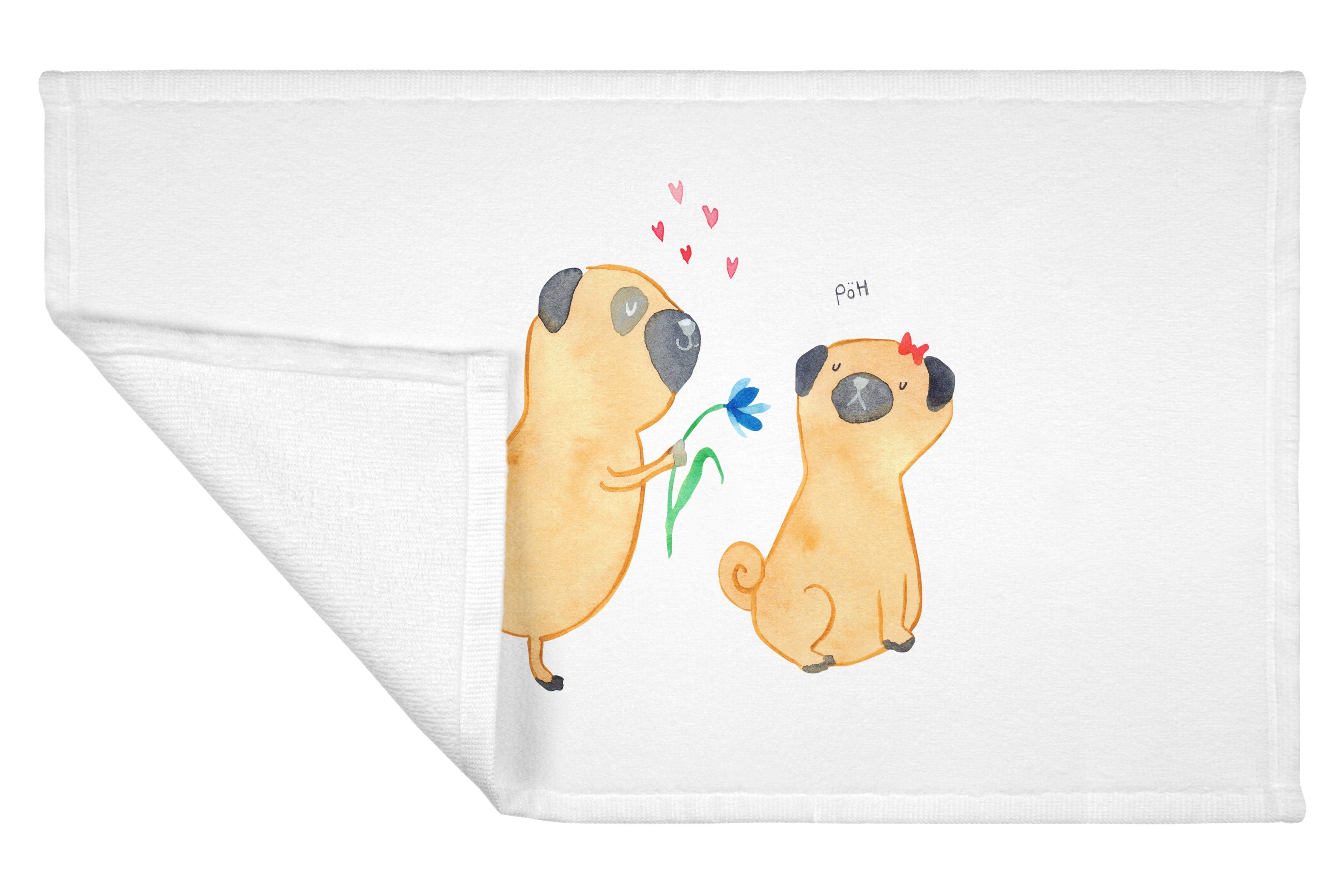 Mr. & Mrs. Panda Handtuch verliebt (1-St) Mops Haustier, Geschenk, - knuffig, Hunde, - Weiß Hundeliebe