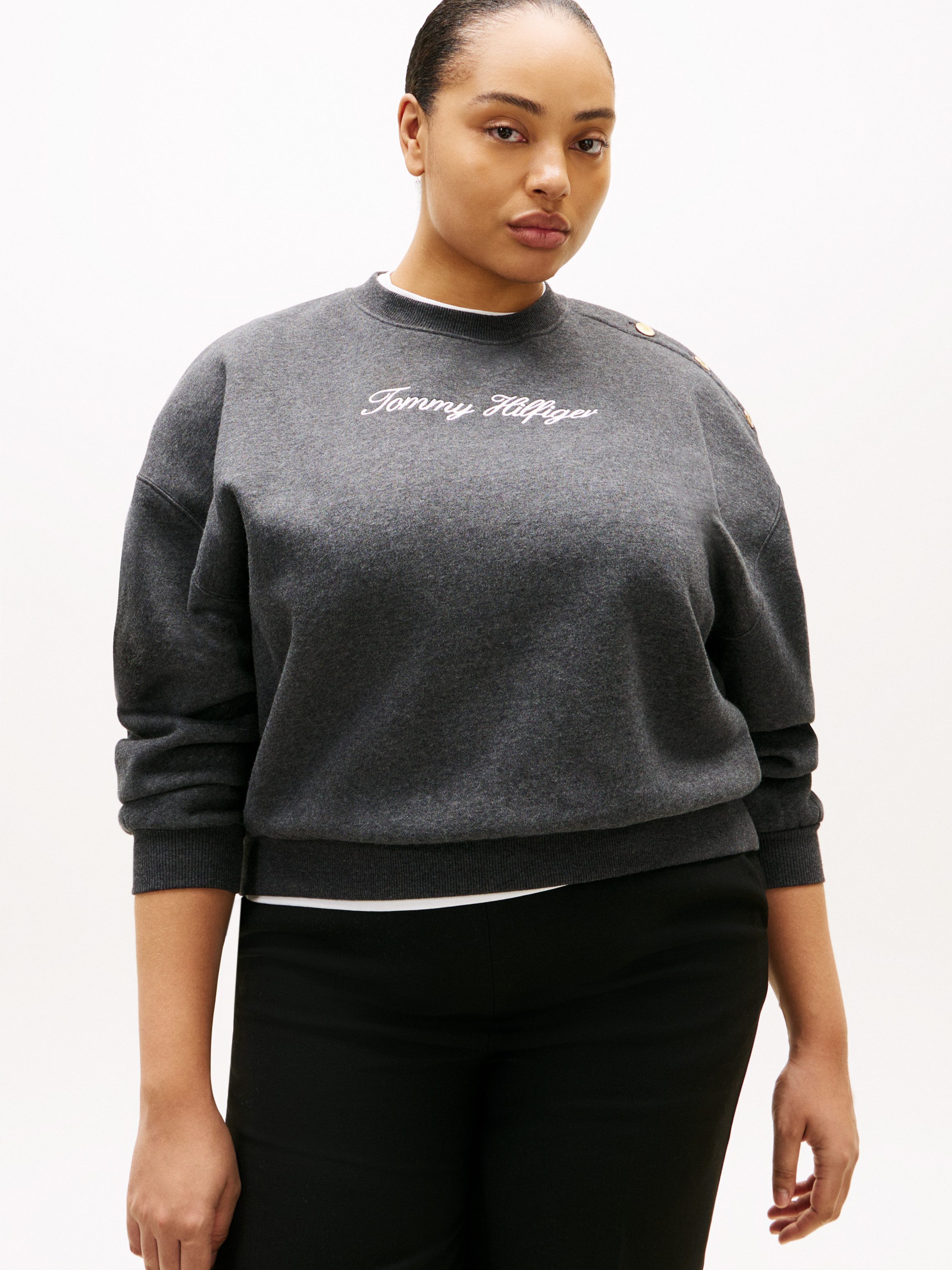 Tommy Hilfiger Curve Sweatshirt CRV GOLD BTN SCRIPT FLEECE SWRT in großen Größen, mit goldfarbenen Zier-Knöpfen