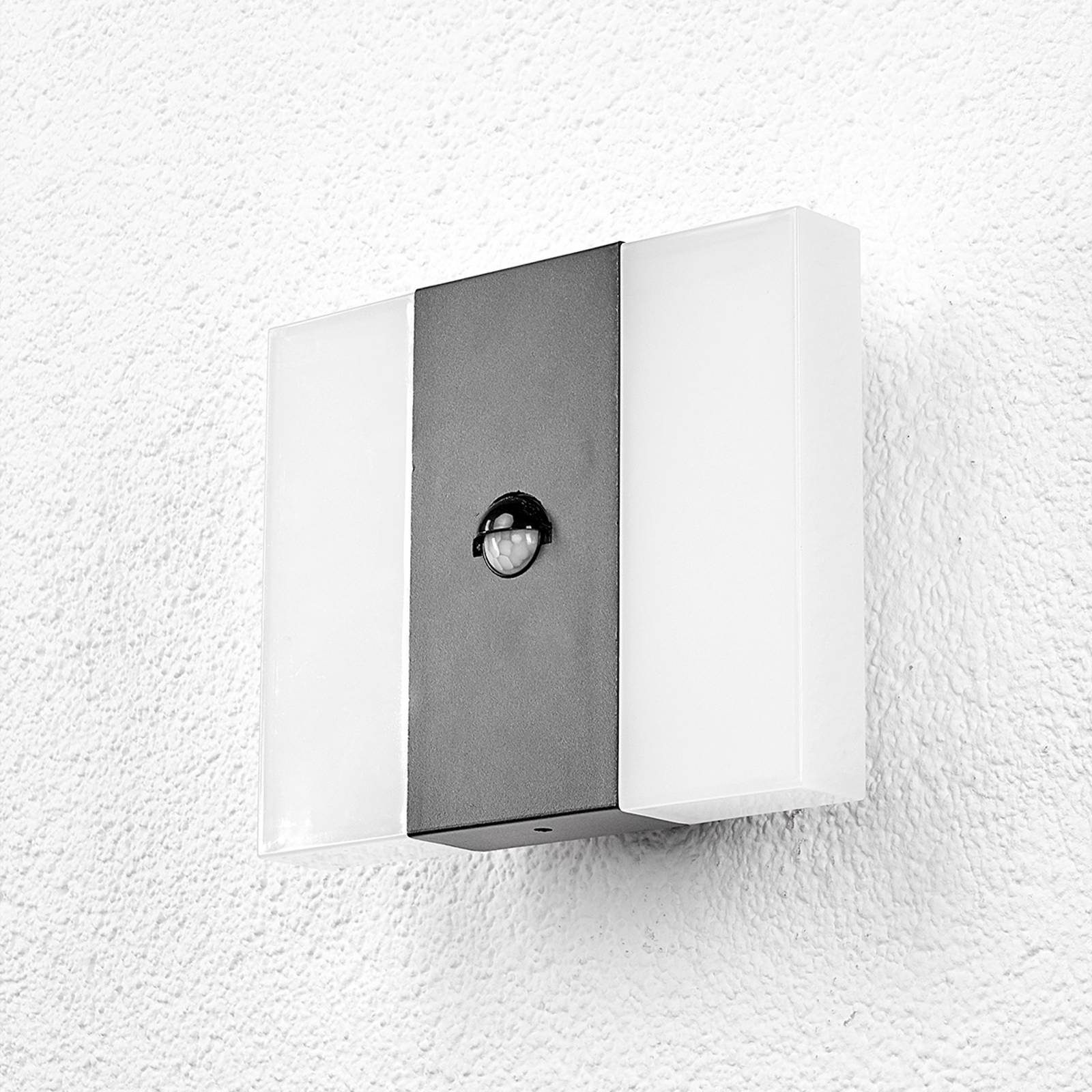 Lindby Außen-Wandleuchte Kumi, LED 9 W gesamt