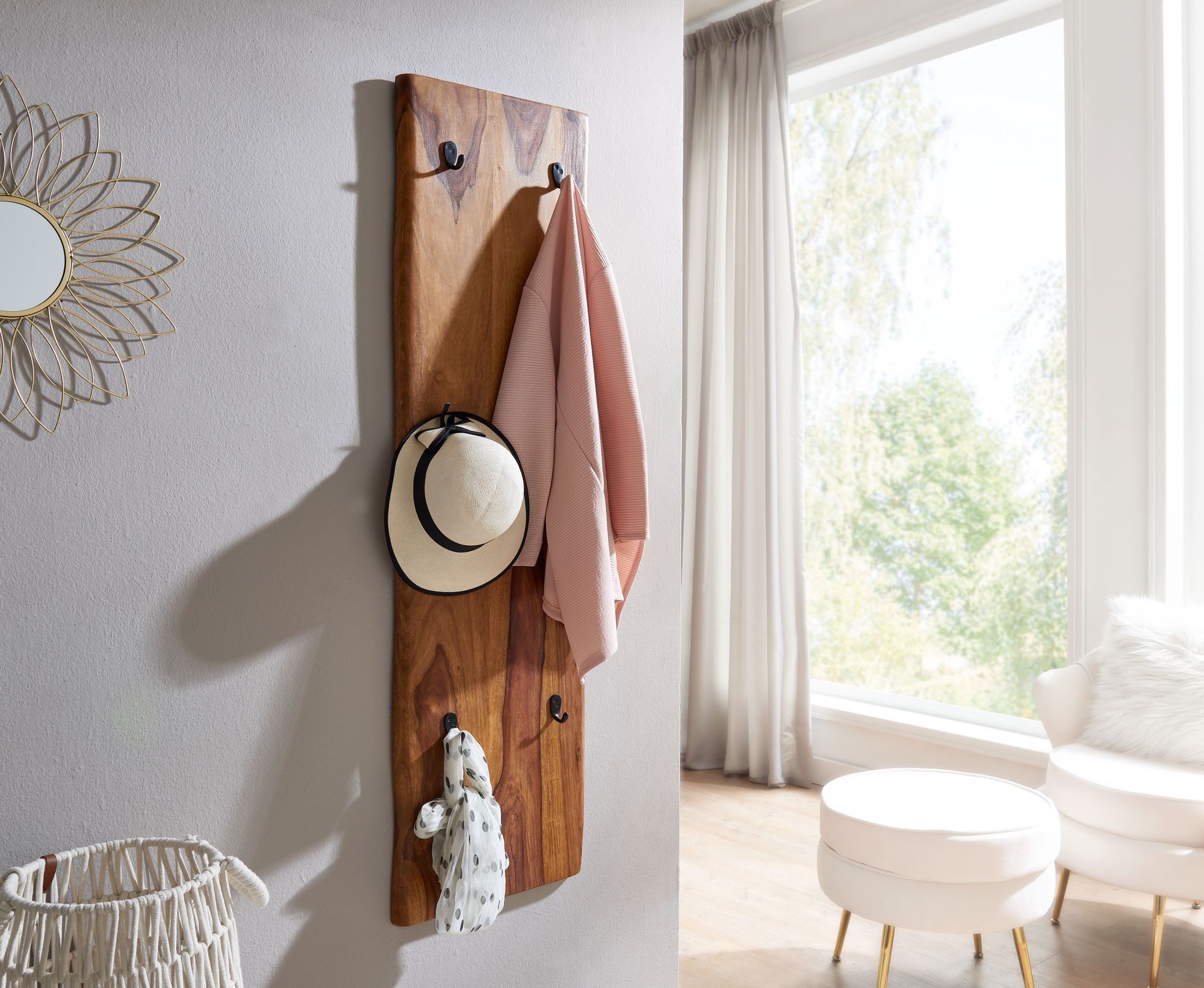furnicato Garderobe Wandgarderobe Massivholz, Walnuss Finish 140x40x7cm Braun (1 St), 6 massive Haken für deine Kleidergarderobe mit Baumkanten-Design