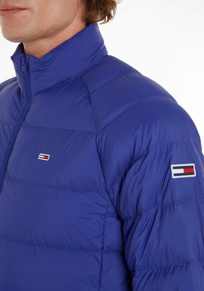 Tommy Jeans Daunenjacke TJM LIGHT DOWN JACKET mit Logostickerei