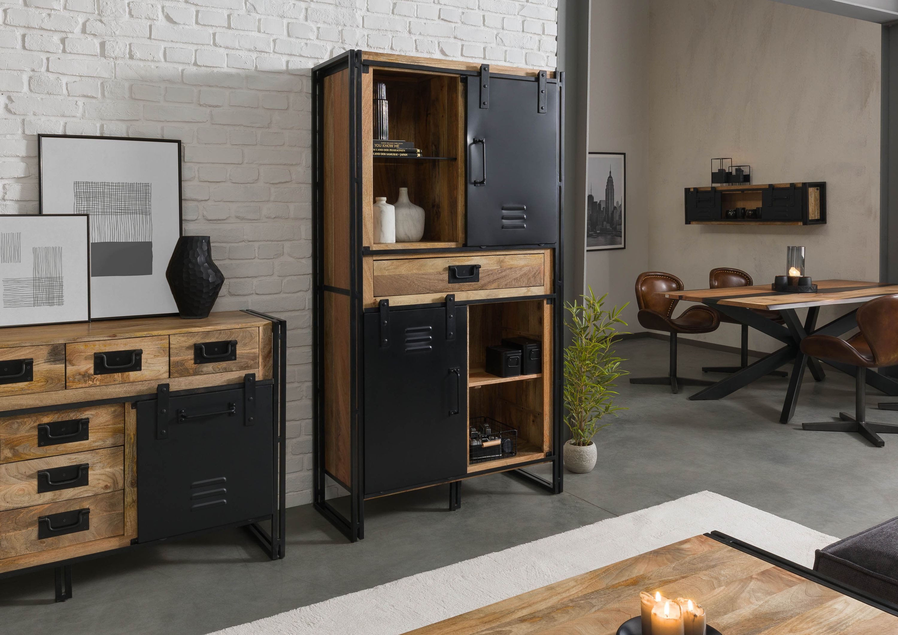 Massivmoebel24 Dreh-/Schwebetürenschrank (Mango 105x45x195 natur lackiert / Metall schwarz BLACKBURN #105) Mango 105x45x195 natur lackiert / Metall schwarz BLACKBURN #105