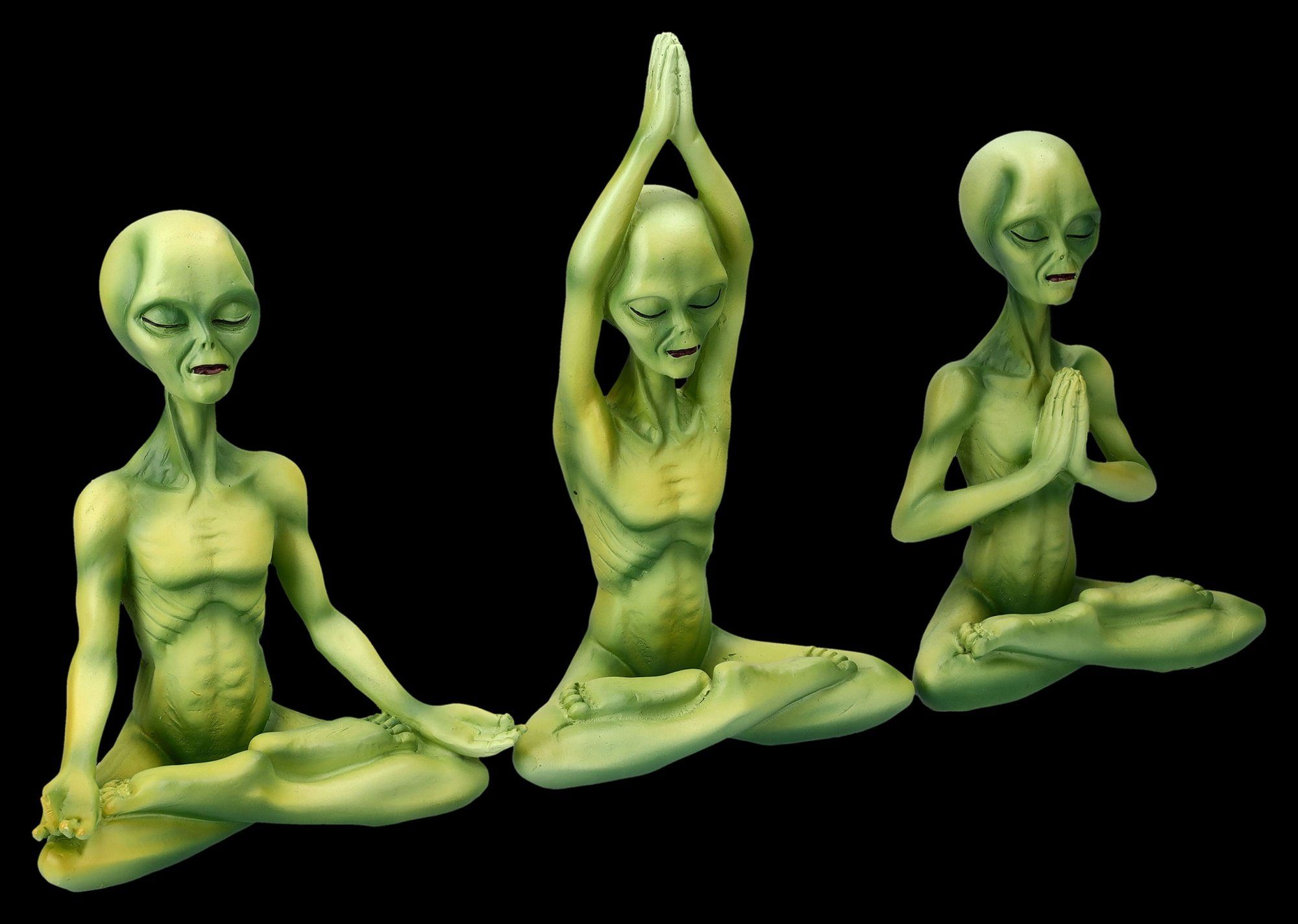 Figuren Shop GmbH Fantasy-Figur Alien Figuren beim Yoga 3er Set - Fantasy Dekoration Dekofigur