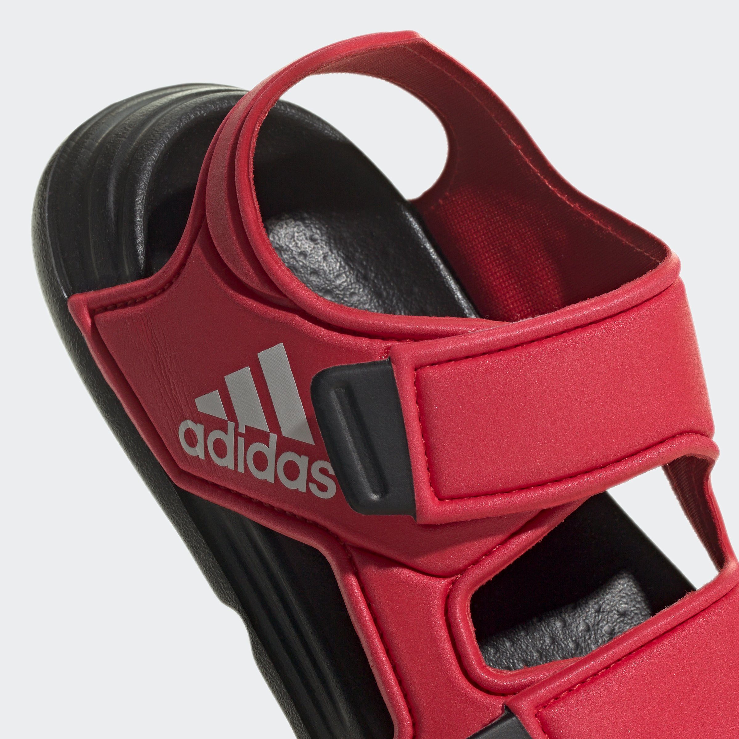 adidas Sportswear Better Black Core mit Cloud / SANDALE / Scarlet Badesandale ALTASWIM White Klettverschluss