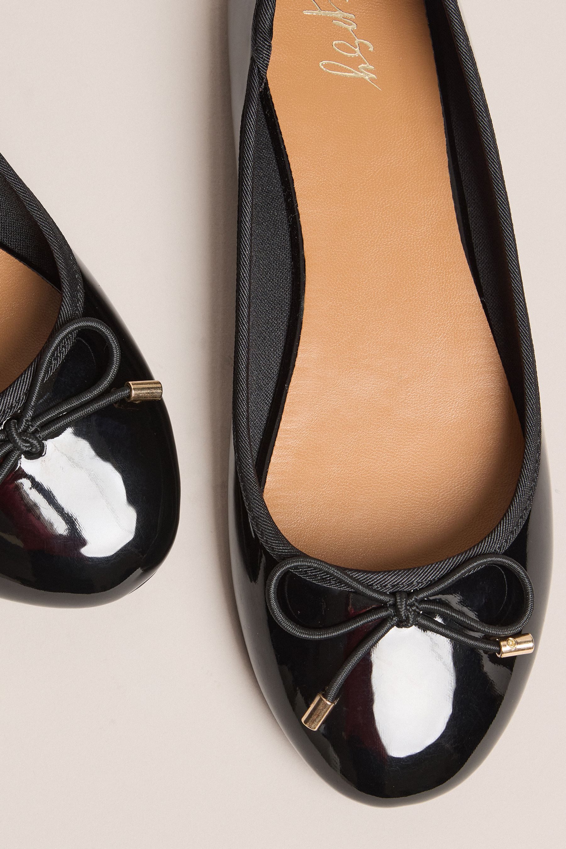 LIPSY Lipsy Ballerinas aus Kunstlackleder mit Schleife Ballerina (1-tlg)