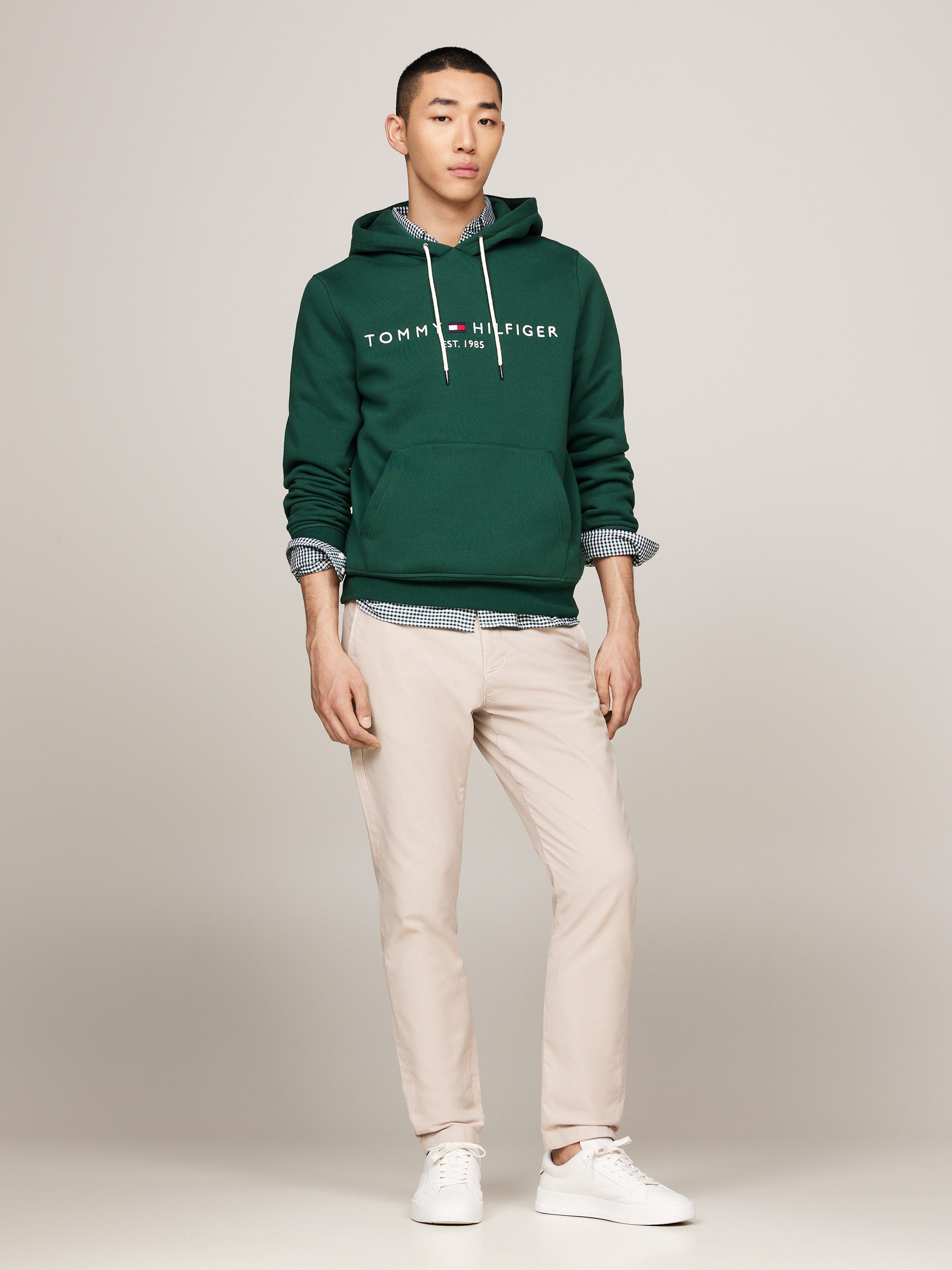 Tommy Hilfiger Kapuzensweatshirt TOMMY LOGO HOODY mit gesticktem TH-Schriftzug auf der Brust