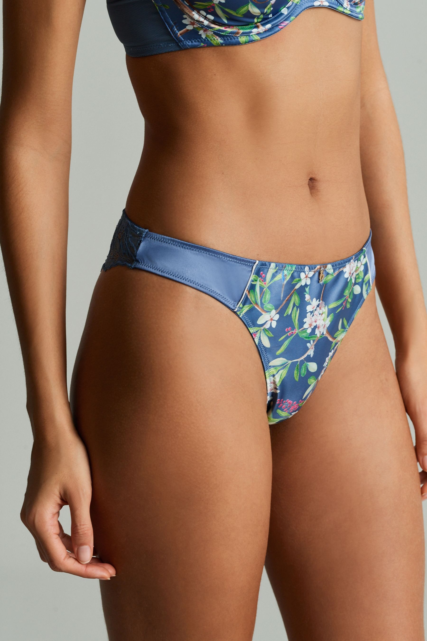 Brasilslip B by Ted Baker Satin-Brasilslip mit Spitze