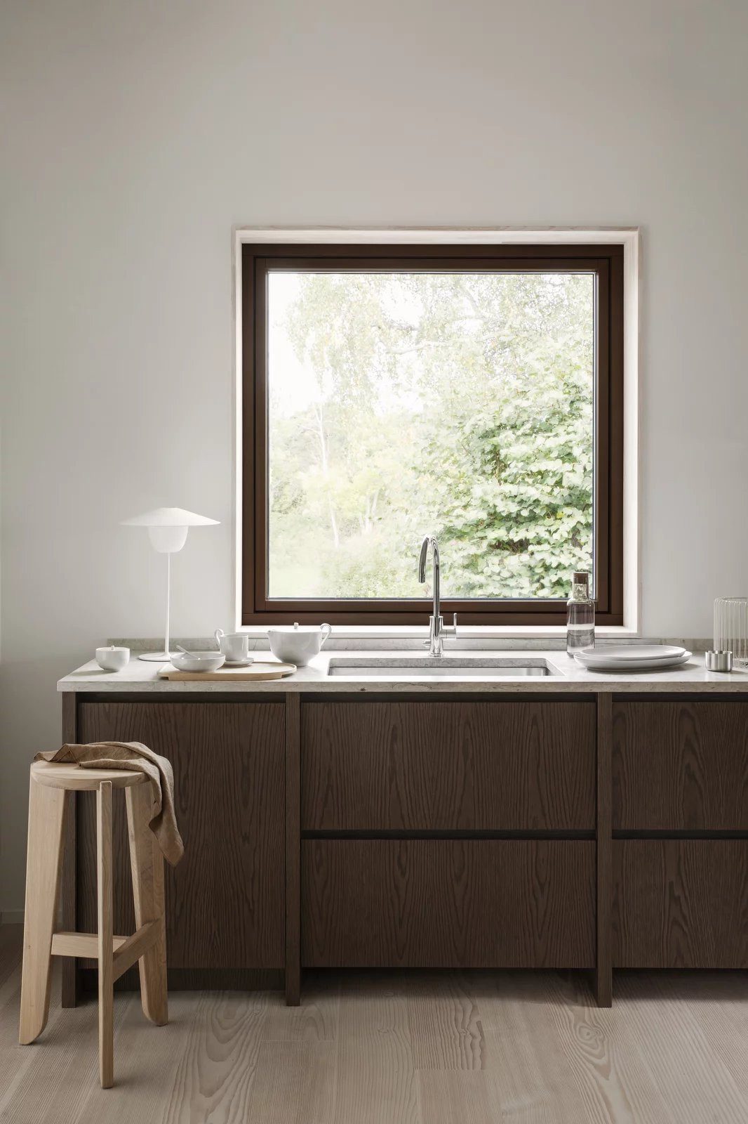 blomus Hocker -ELI- Massives Eichenholz Sitzmöbel: Zeitloses Design & Qualität (Barhocker), Massivholz, Designer, Handwerkskunst, Zeitlos, Nachhaltig, Vielseitig