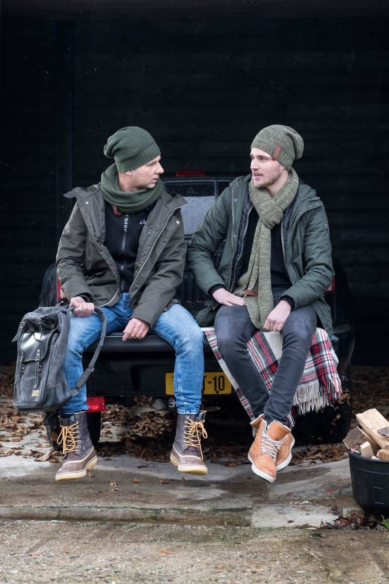 Knit Factory Strickmütze Coco Mützen One Size Glatt Grün (1-St) Mütze Strickmütze Kopfbedeckung Hut Wollmütze