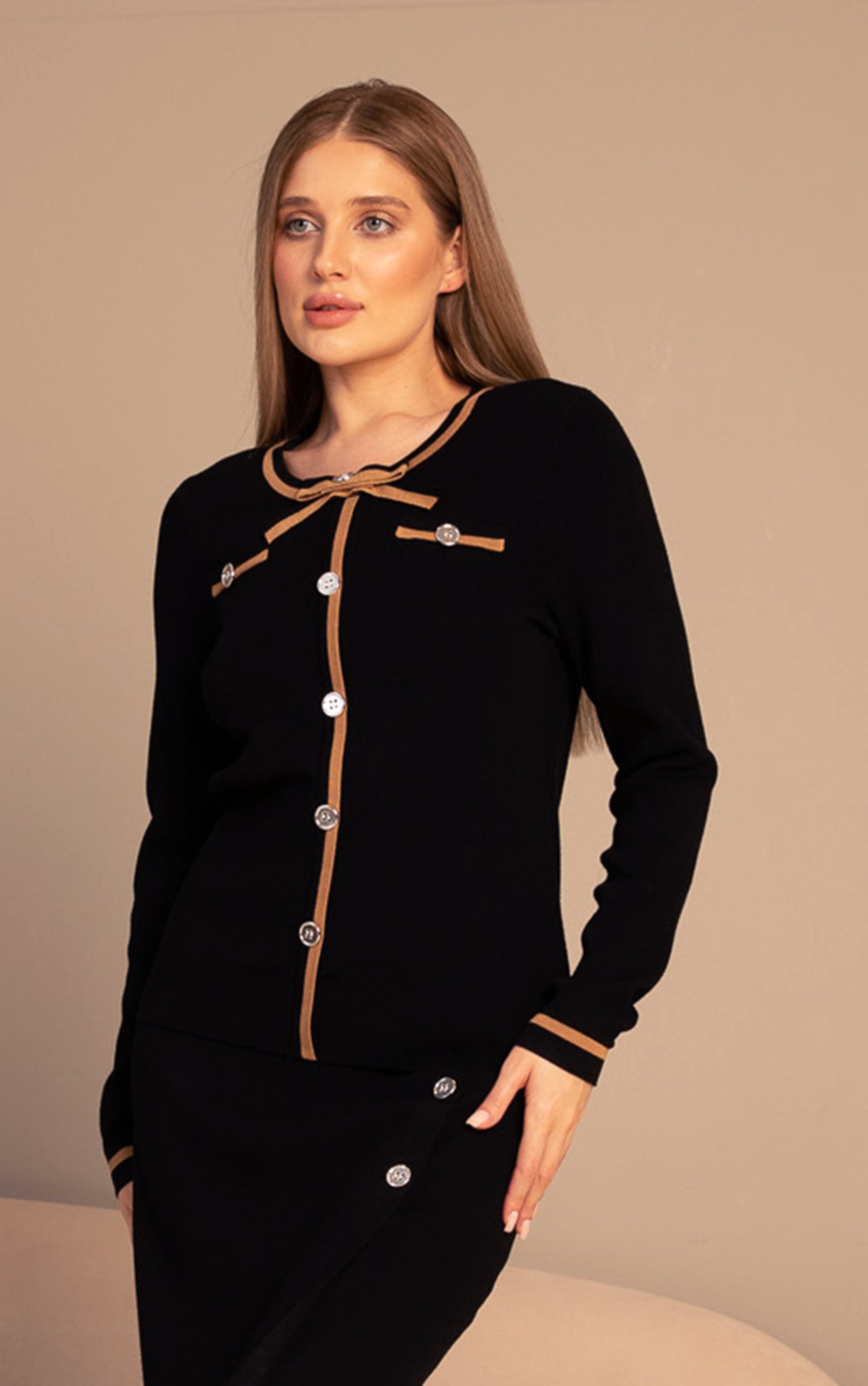 Passioni Strickpullover in Schwarz mit Kameldetails, silbernen Knöpfen und günstig online kaufen