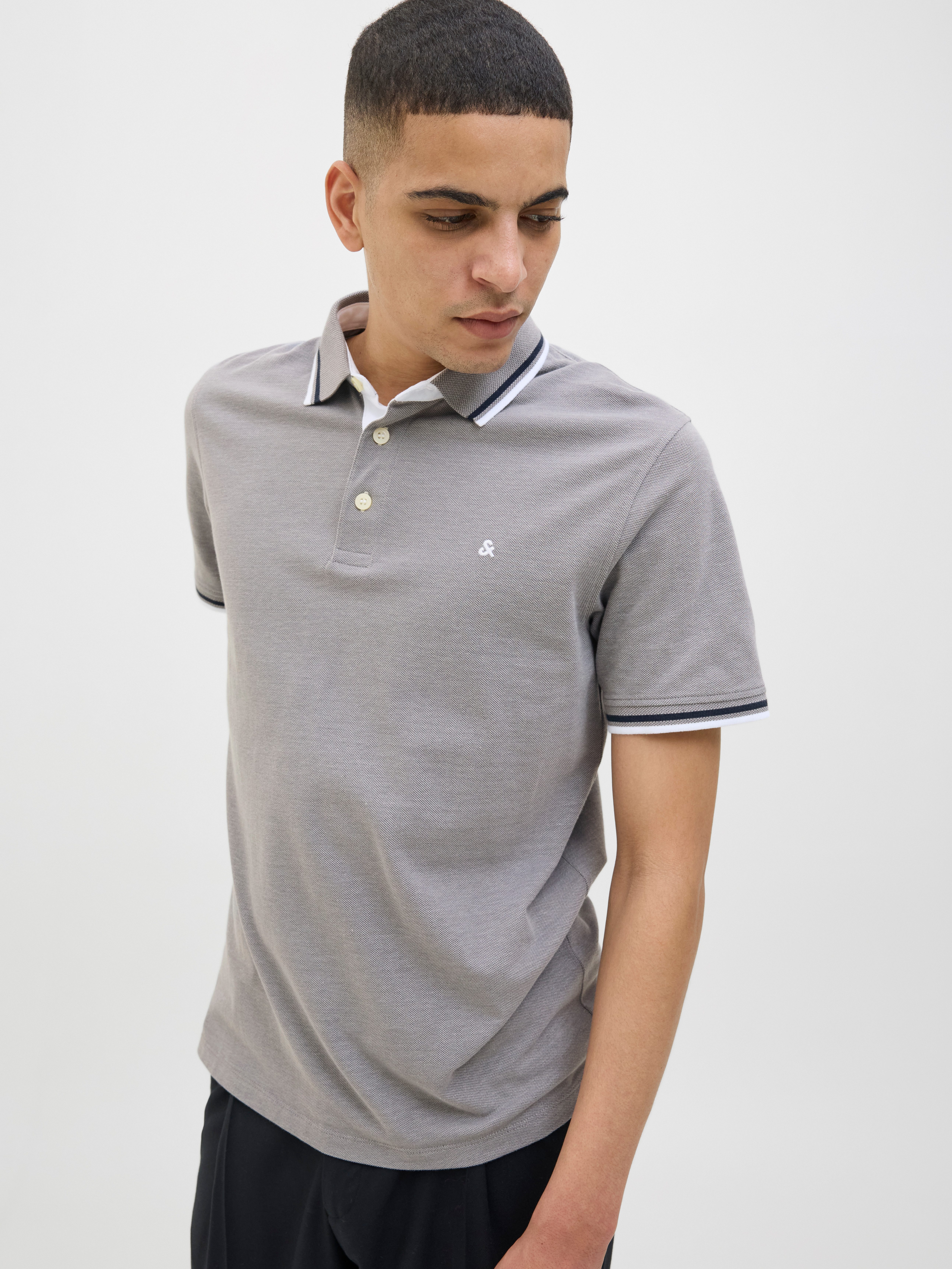 Jack & Jones Poloshirt JJEPAULOS POLO SS NOOS mit Logo Stickerei günstig online kaufen