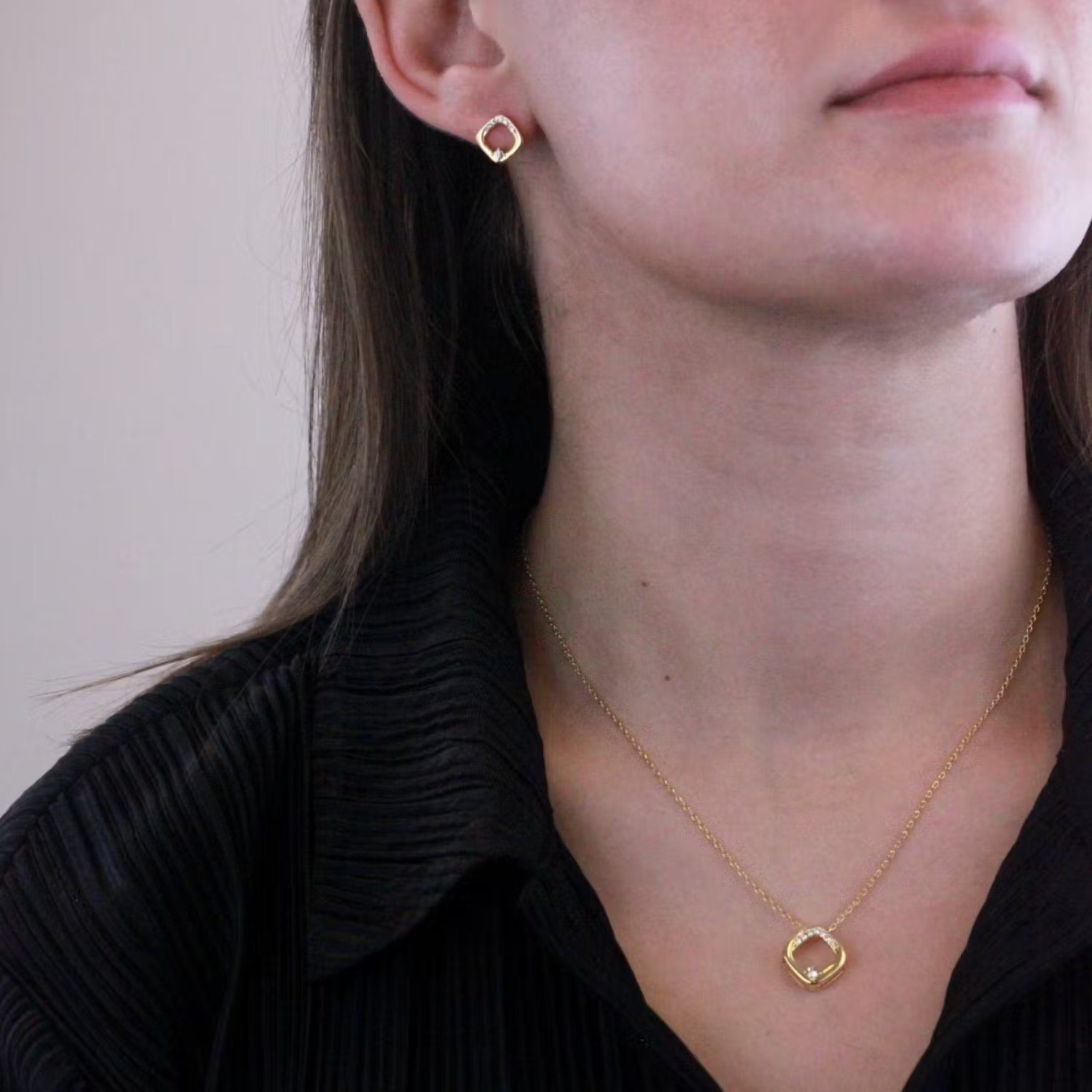 Ella Eisvogel Schmuckset Adelise Doré : Goldkettchen und Ohrringe mit 26 Kristallen, 18 Karat