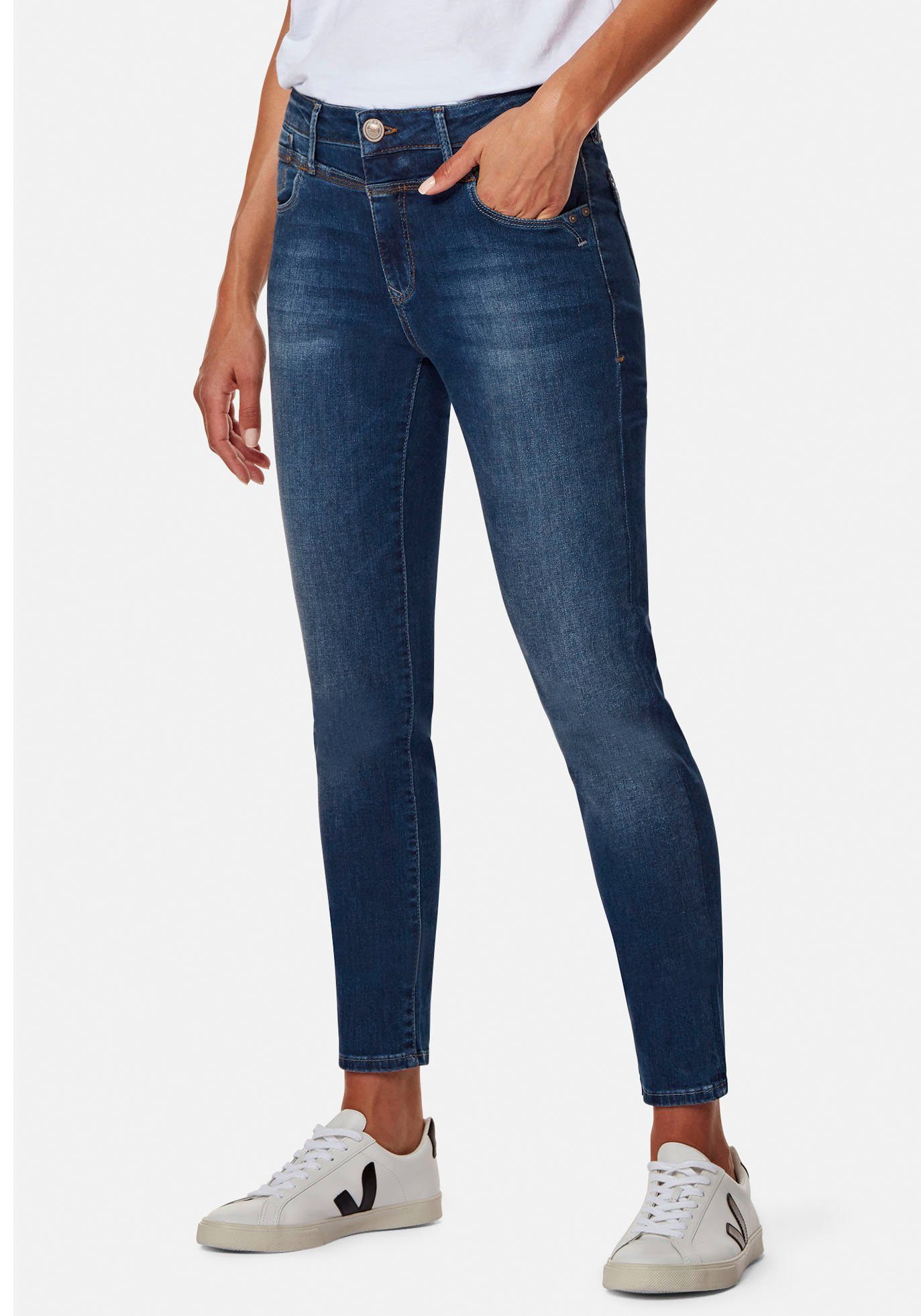 Mavi Slim-fit-Jeans SOPHIE-MA aus angenehm Denimqualität deep fit memory mit hoher blue) (mid weicher Formstabilität