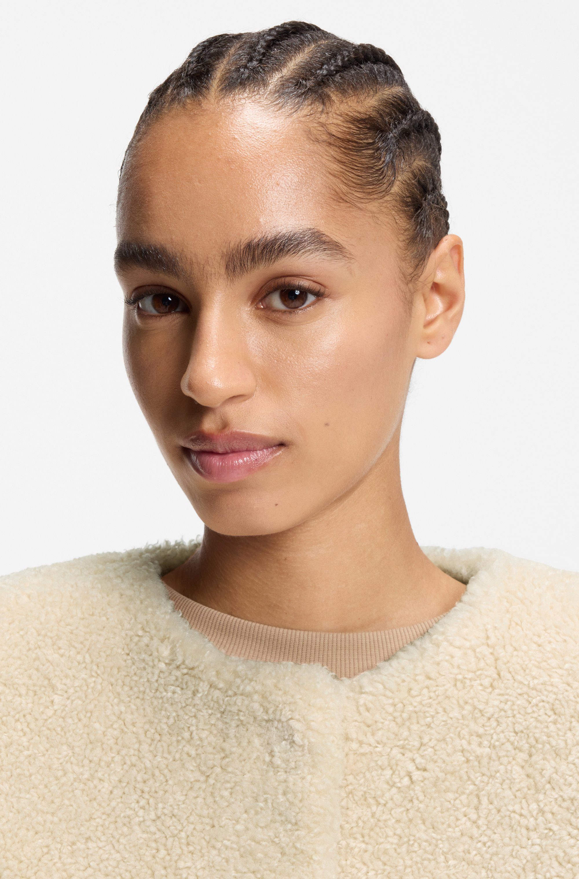 BOSS ORANGE Fellimitatweste Cosila Premium Damenmode im Teddy-Look, verdeckter Verschluss