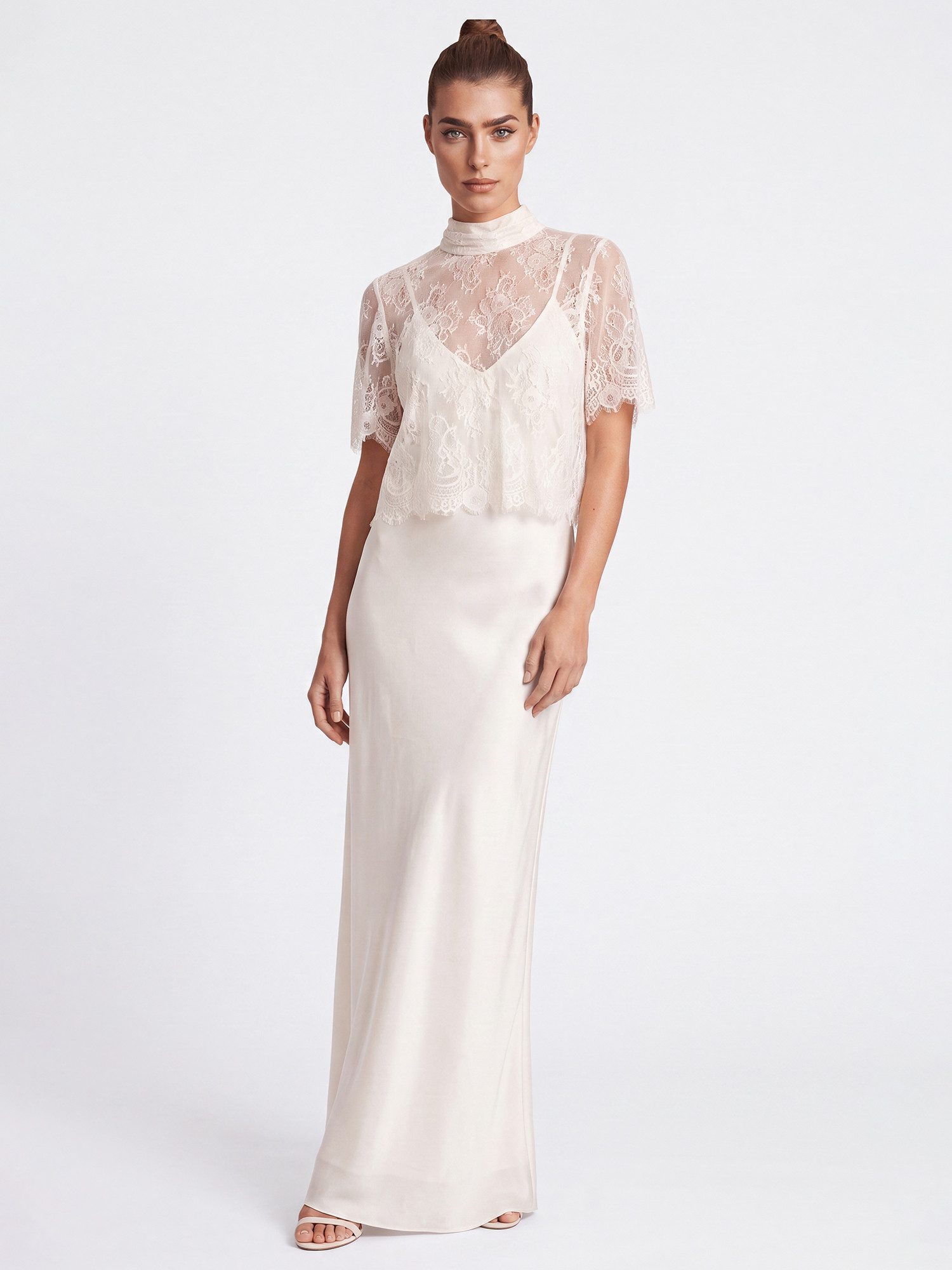 Apart Brautkleid aus Satin mit Spitzenjäckchen
