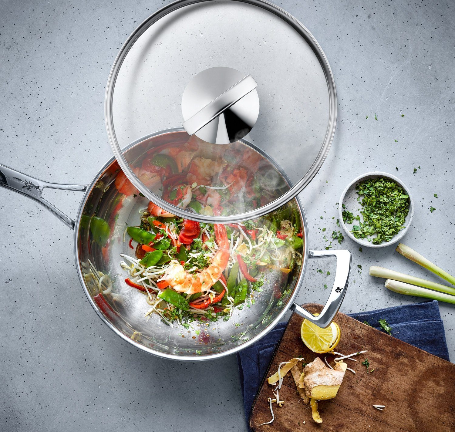 WMF Wok ORDU, Ø 36 cm, mit Glasdeckel, Backofengeeignet, Cromargan® Edelstahl Rostfrei 18/10, mit wärmereduzierenden Griffen