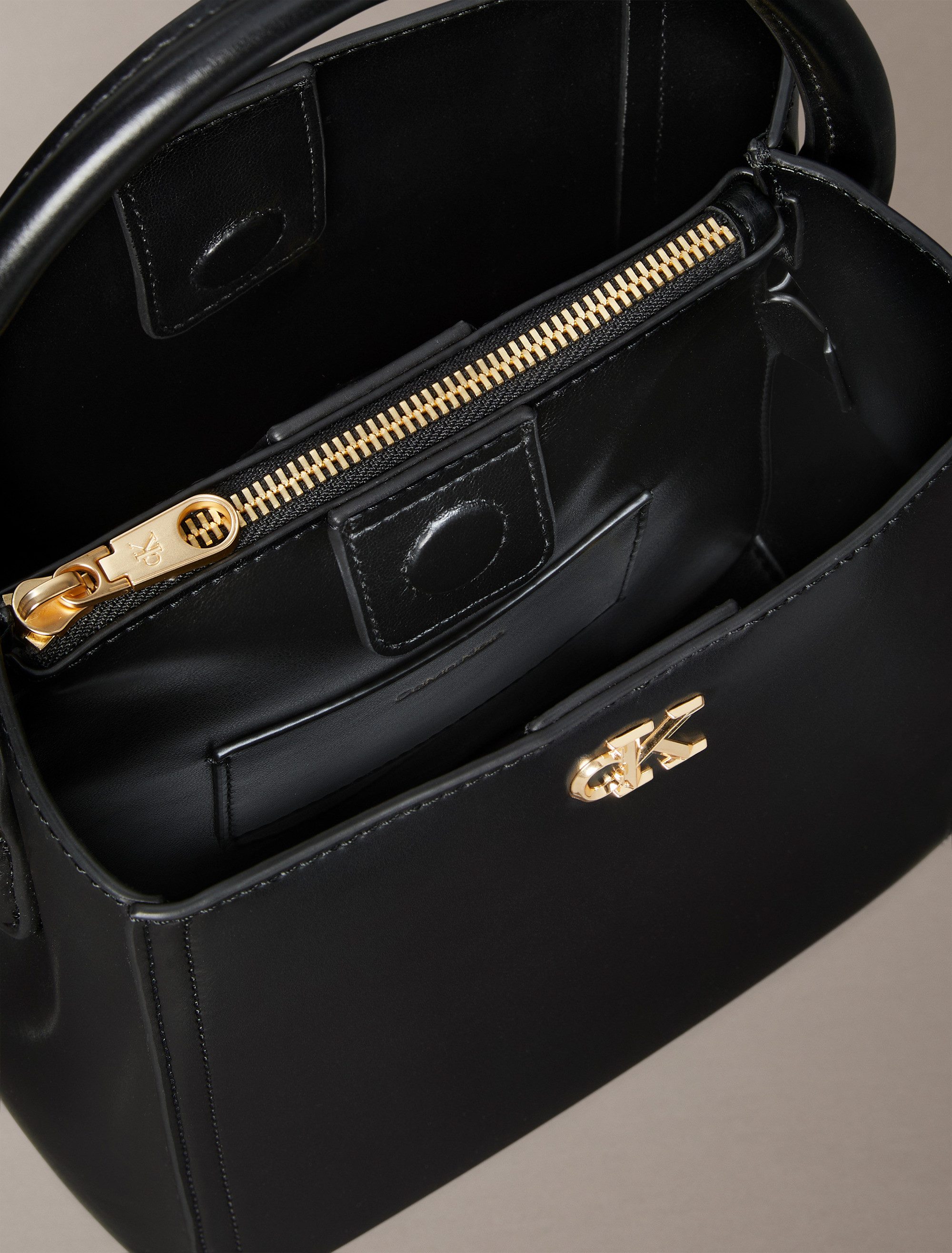 Calvin Klein Umhängetasche CK BUCKET WITH STRAP, Schultertasche, Damen Hand günstig online kaufen