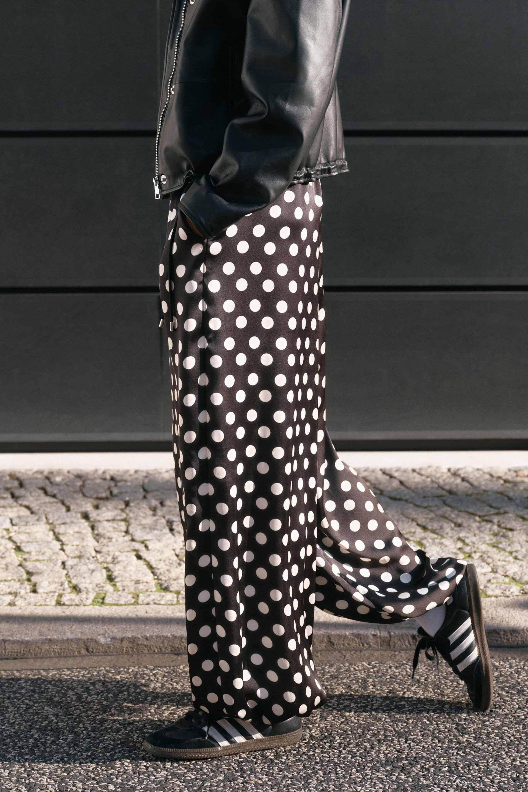 Next Stoffhose Ballon-Hose aus Satin mit Bündchen (1-tlg)