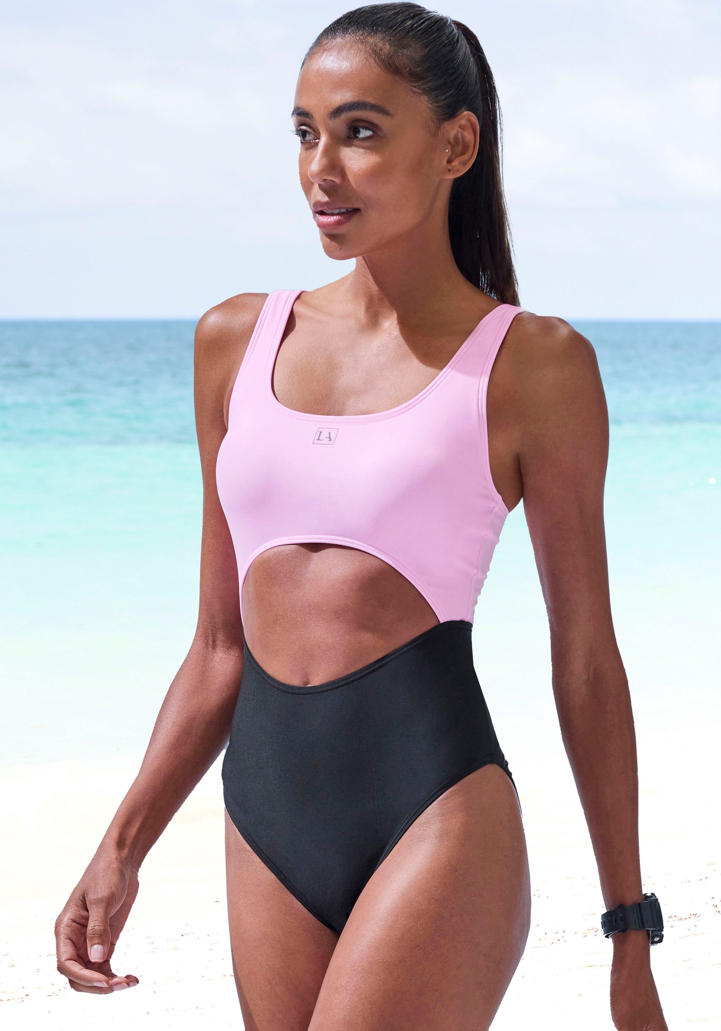 LASCANA ACTIVE Badeanzug mit modischem Cut-Out günstig online kaufen