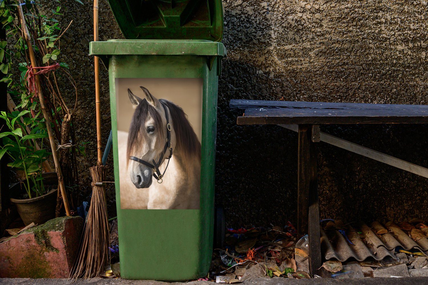 MuchoWow Wandsticker Pferd - Abfalbehälter - Sticker, (1 Mülltonne, - Andalusier Braun Halfter Mülleimer-aufkleber, St), Container