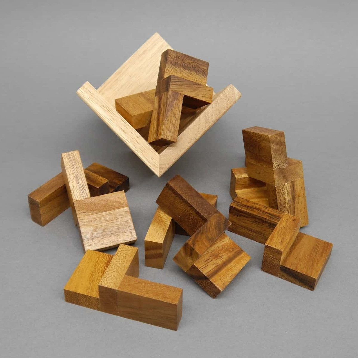 ROMBOL Denkspiele Spiel FAKE CUBE - großes, besonderes Geduldsspiel, Knobelspiel, exklusiv nur bei uns