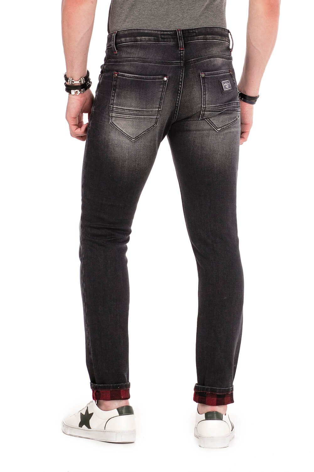 im & Slim-fit-Jeans Used schwarz Baxx Cipo Look