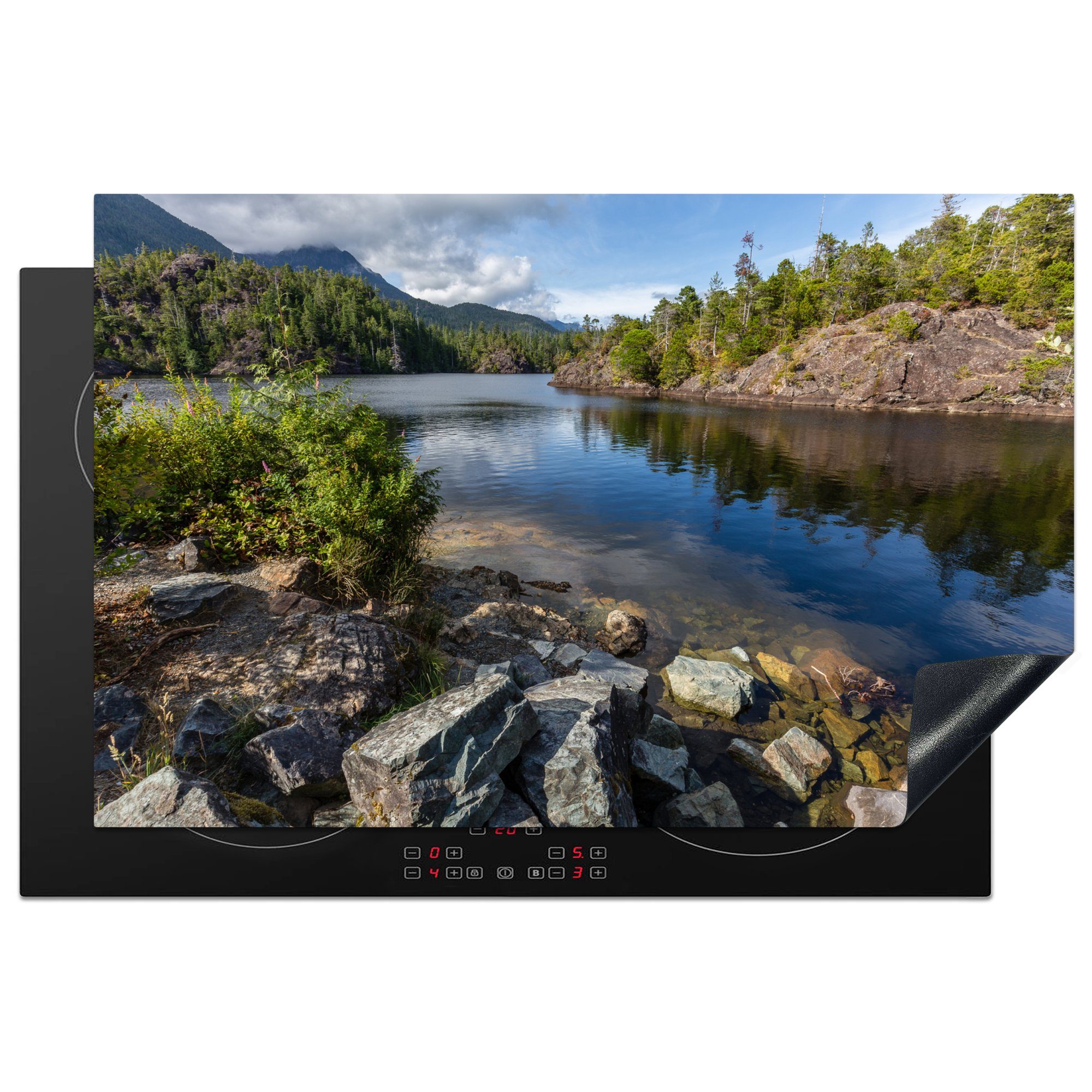 MuchoWow Herdblende-/Abdeckplatte Stiller Fluss im Pacific Rim-Nationalpark in Kanada, Vinyl, (1 tlg), 81x52 cm, Induktionskochfeld Schutz für die küche, Ceranfeldabdeckung