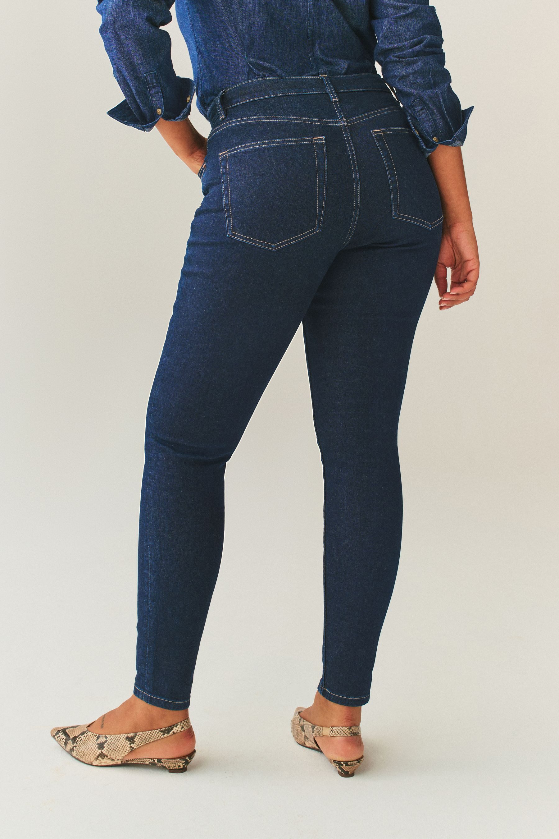 Next Skinny-fit-Jeans Skinny Fit Sanduhr-Jeans mit mittelhohem Bund (1-tlg)