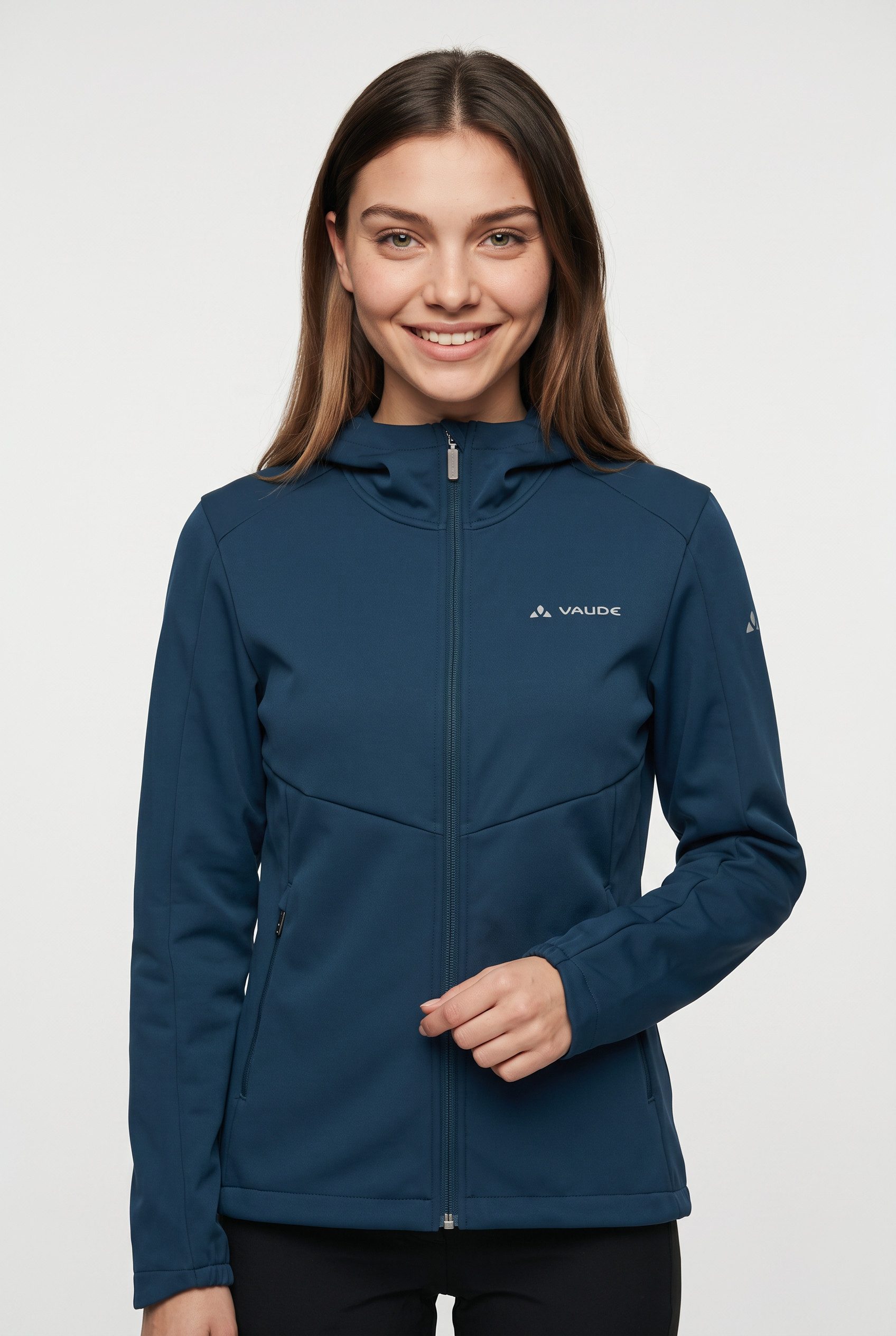 VAUDE Softshelljacke SE WOMEN'S ZETAR SOFTSHELL JACKET II mit Reißverschluss, wasserabweisend, windabweisend, normale Länge