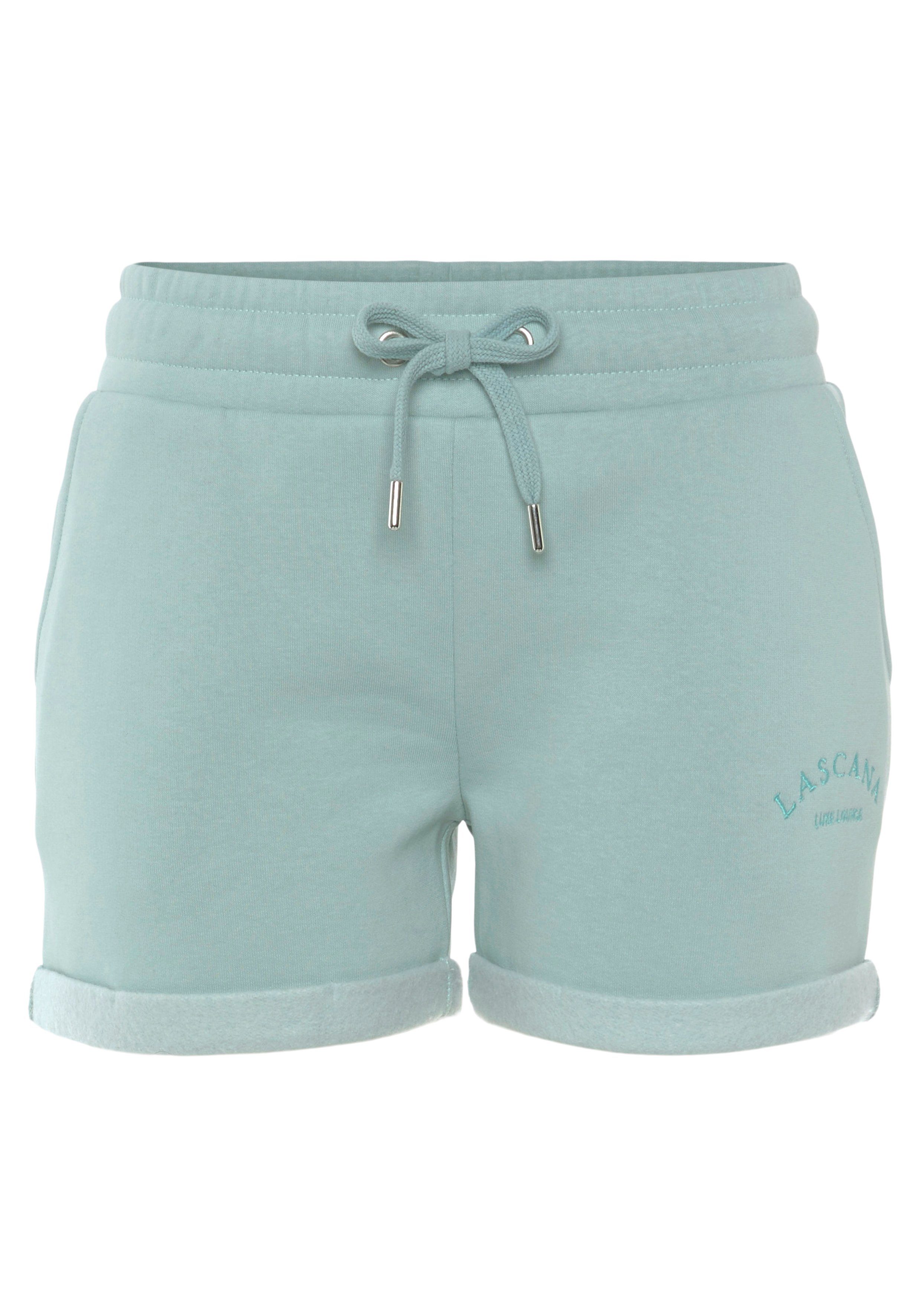 LASCANA und Hose -Kurze mint Logostickerei, seitlichen -Sweatshorts Loungeanzug Loungewear, mit Taschen Relaxshorts