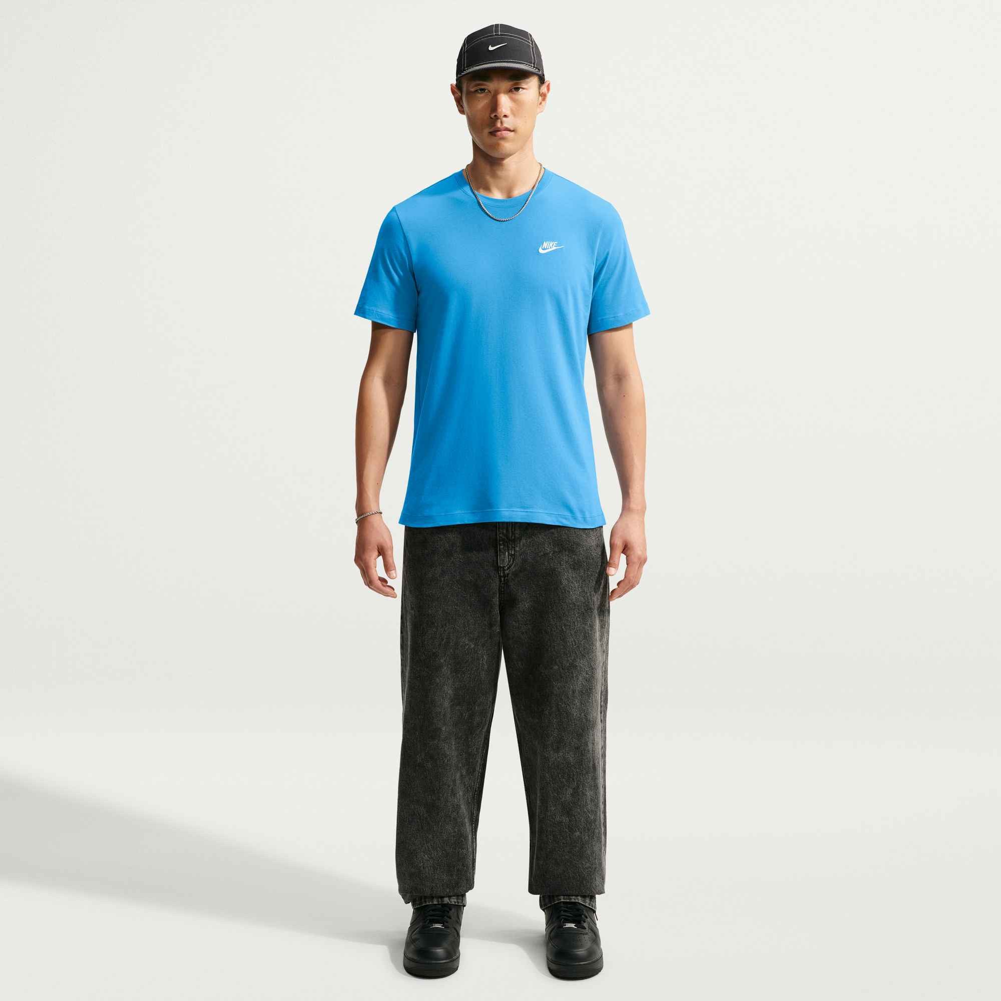 Nike Sportswear T-Shirt M NSW CLUB TEE Regular Fit, Kurzarm, sportlich, mit Logostickerei auf der Brust