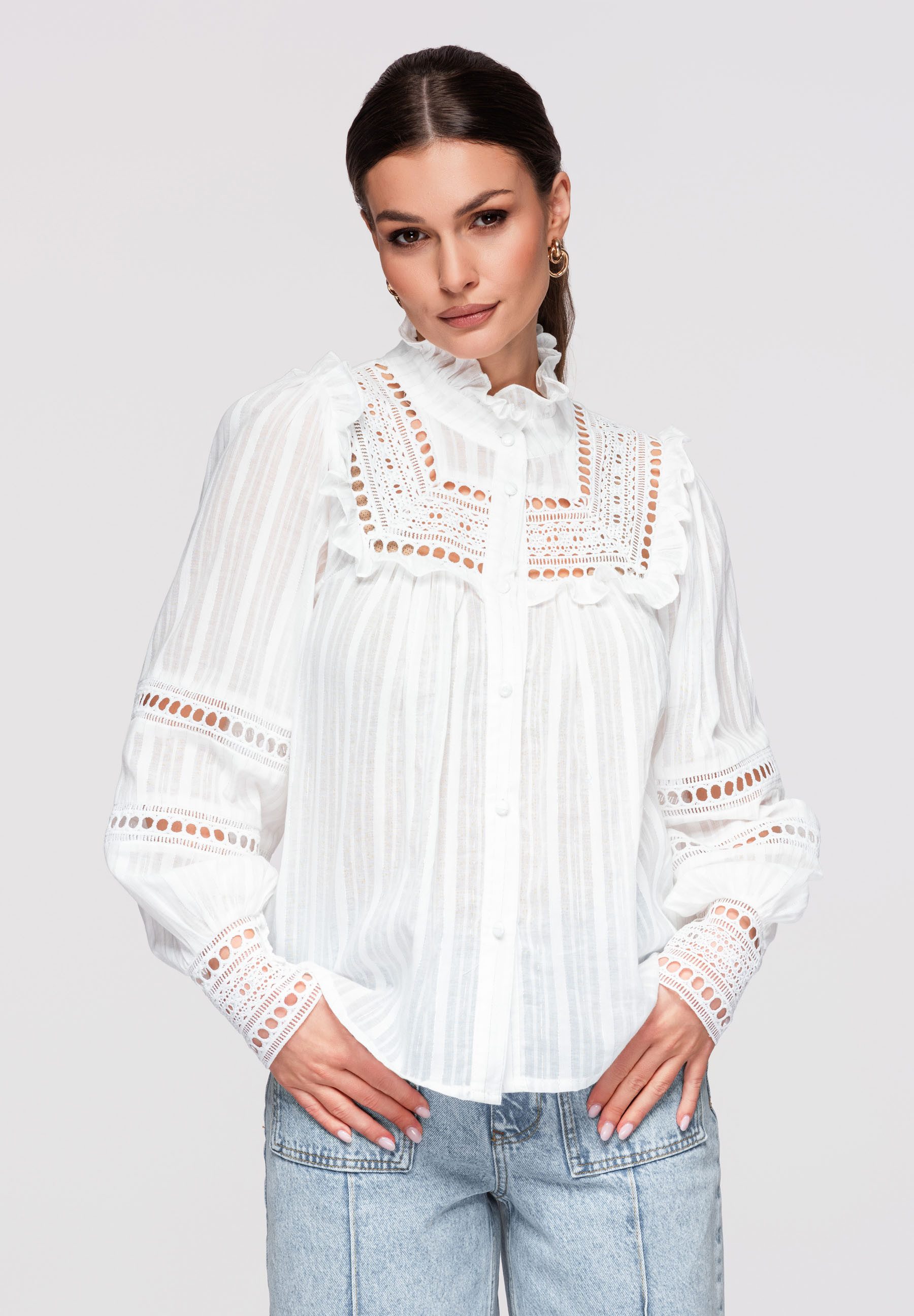 OMBRE Hemdbluse Damen Bluse mit Volantkragen im Retro-Stil Weiß S/M (kein Set, 1-tlg) Ajour-Einsätze, Rüschen, Stickereien