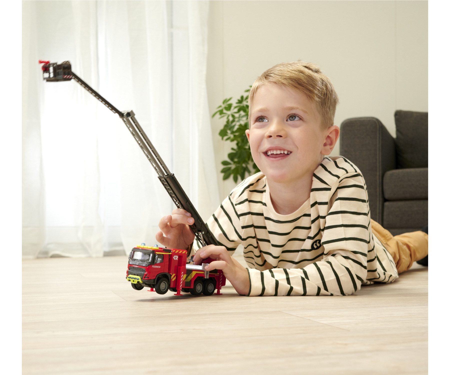 majORETTE Spielzeug-Feuerwehr Volvo FMX