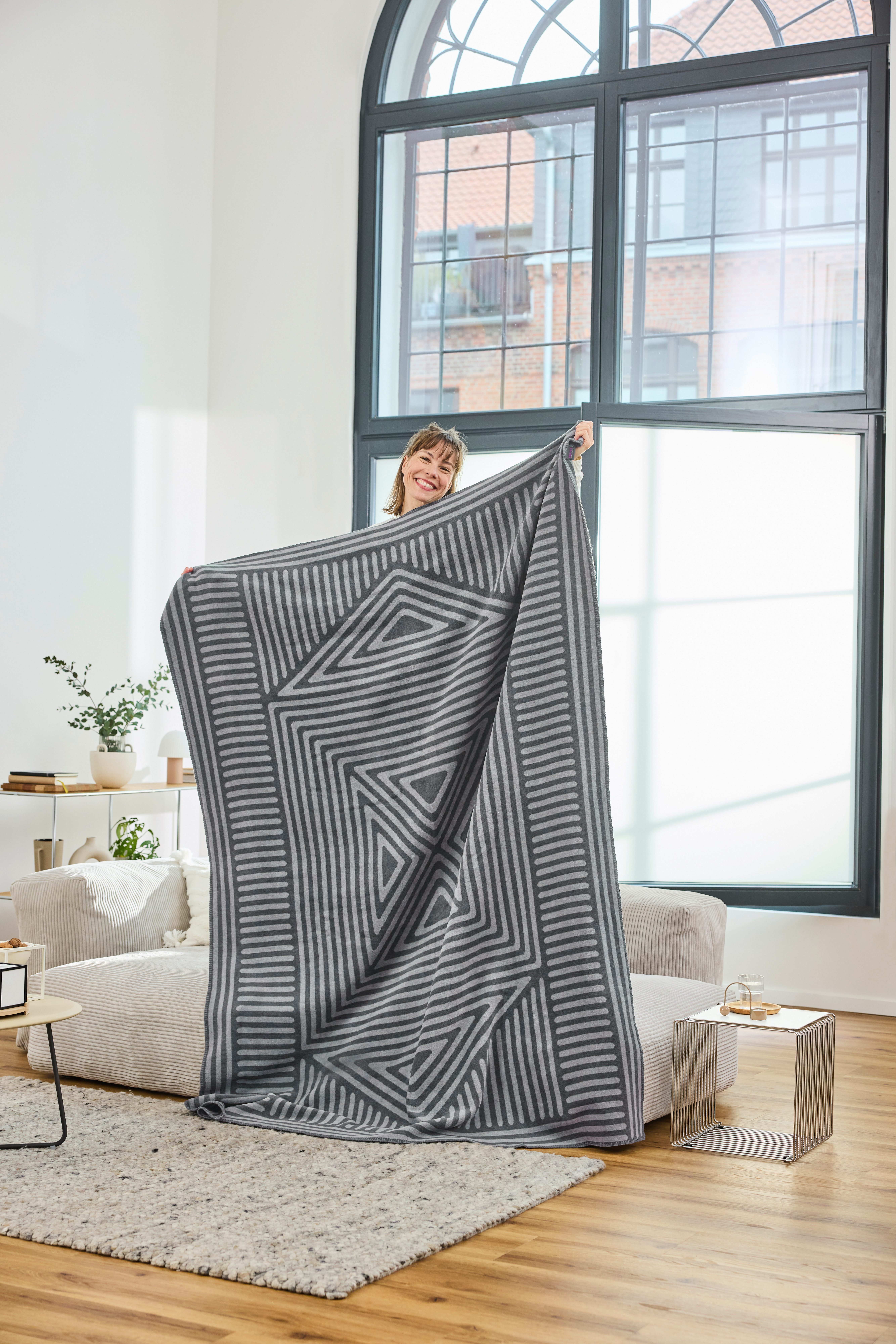 Wohndecke Lodi, IBENA, Geometrischer Statement-Look für starke Akzente im Wohnraum