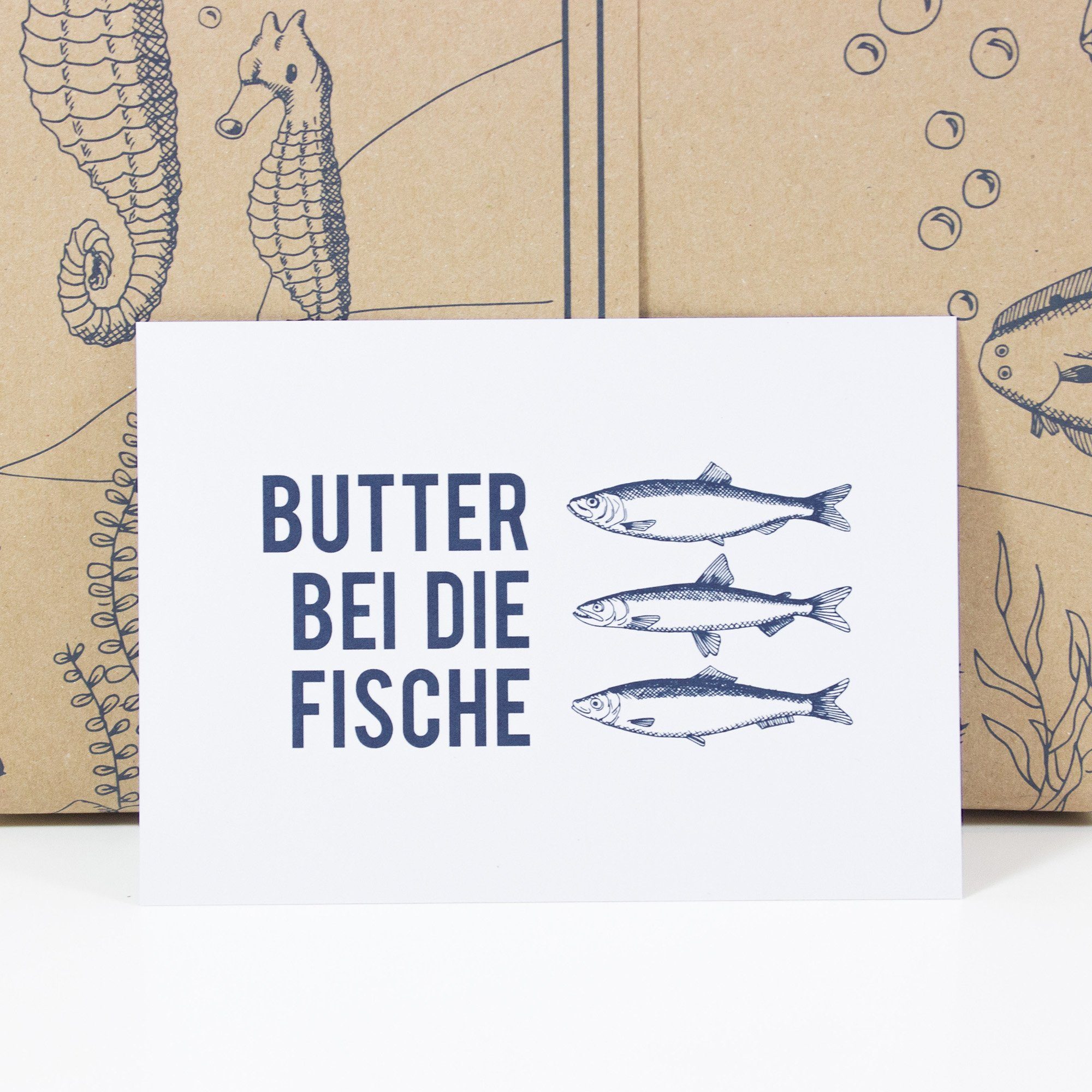 Bow & Hummingbird Postkarte Postkarte Butter bei die Fische, 100 % Recyclingpapier