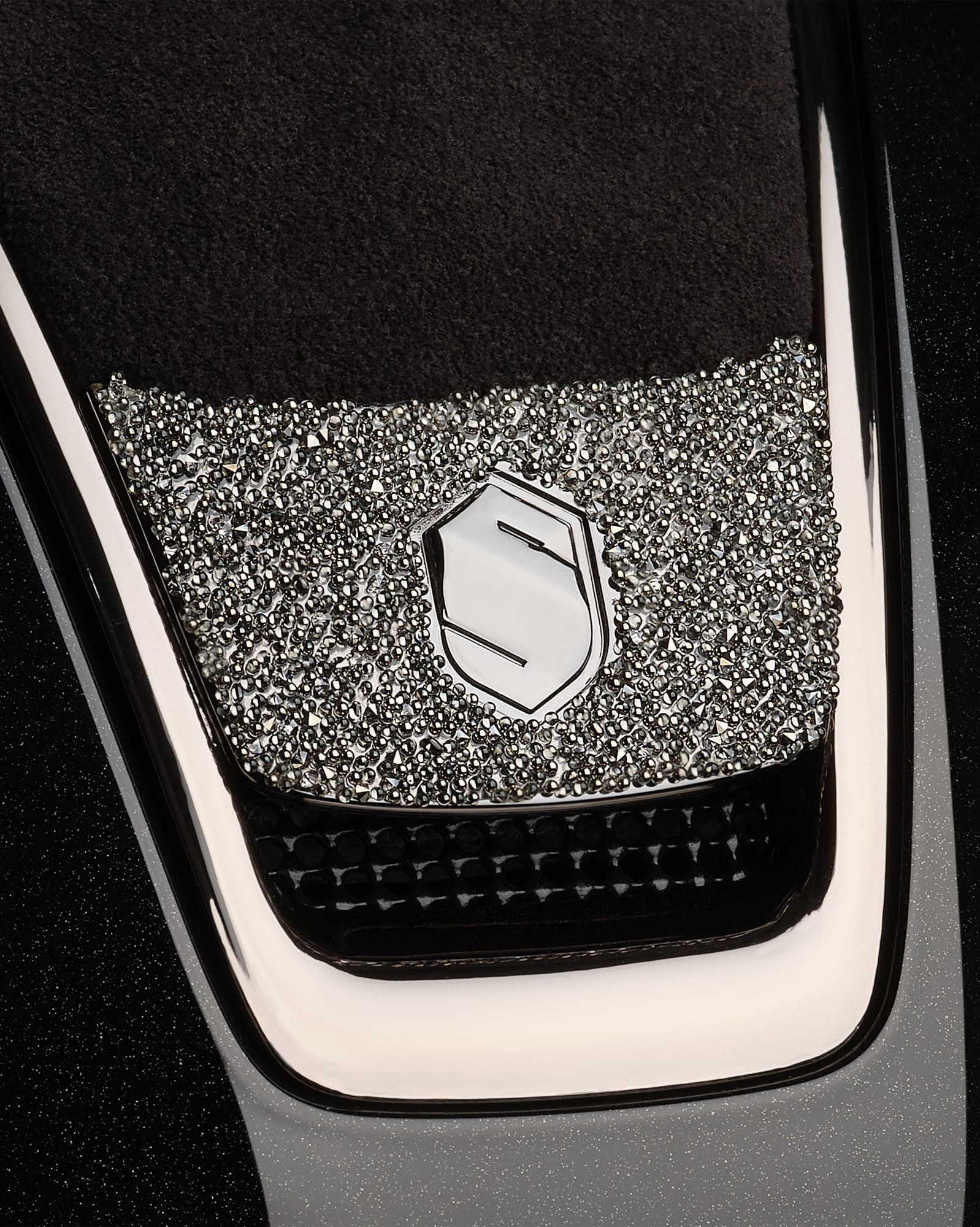 Samshield Reithelm Reithelm 2.0 Shadowglossy, Top Alcantara Black, Trim Black Chrome, Bla