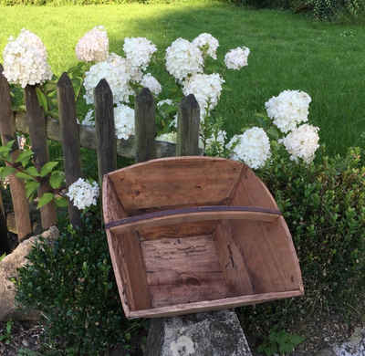 Antikas Gartenpflege-Set Alter Holzeimer antike Gefässe aus Holz, mittelalterlich flacher Eimer